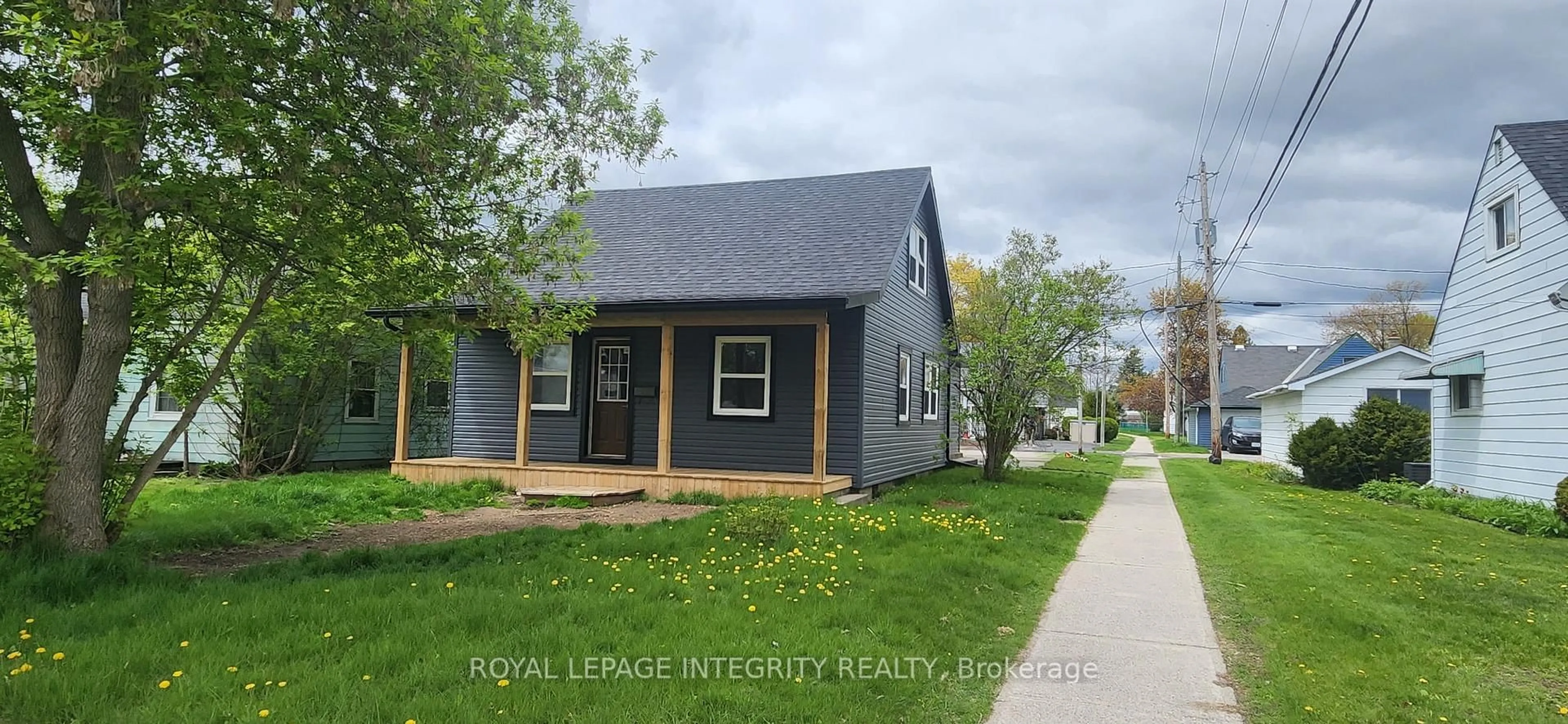 Unknown for 17 Roosevelt Dr, Smiths Falls Ontario K7A 3J7