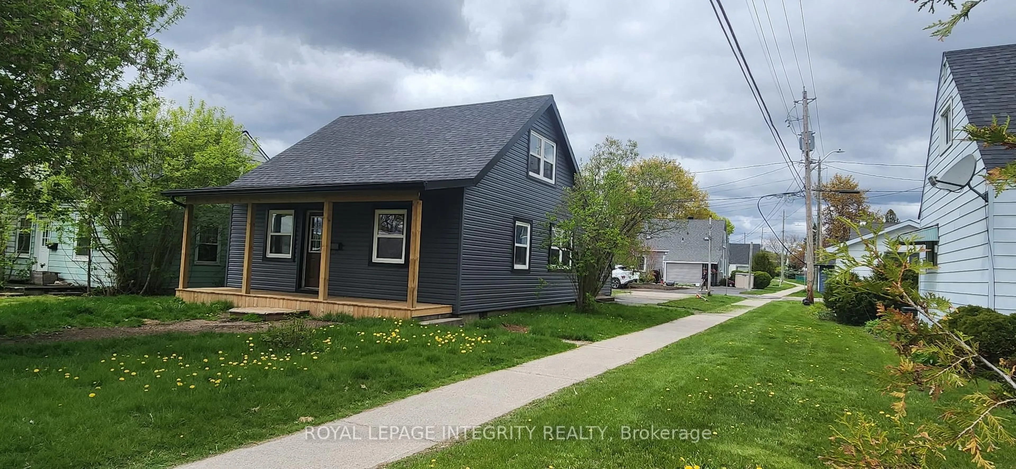 Unknown for 17 Roosevelt Dr, Smiths Falls Ontario K7A 3J7