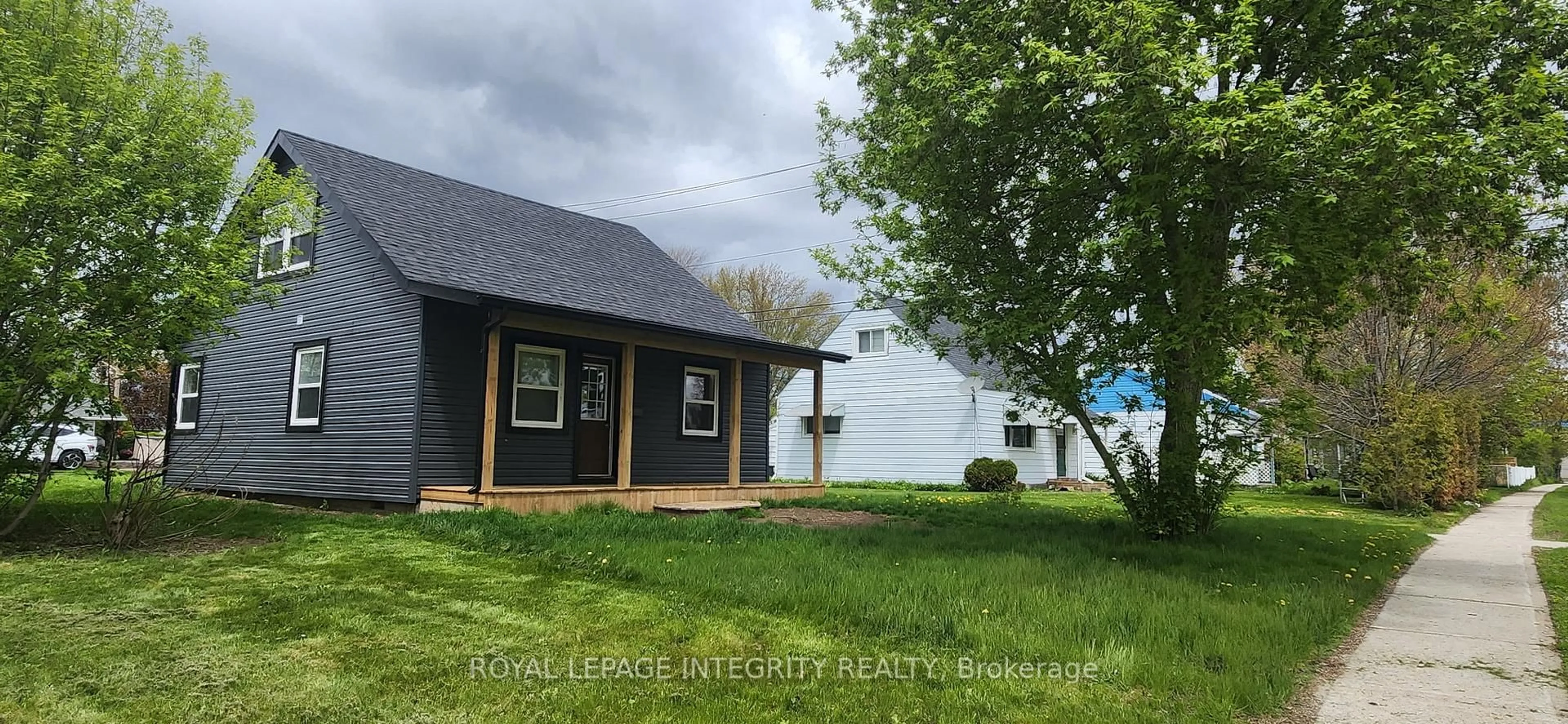 Unknown for 17 Roosevelt Dr, Smiths Falls Ontario K7A 3J7