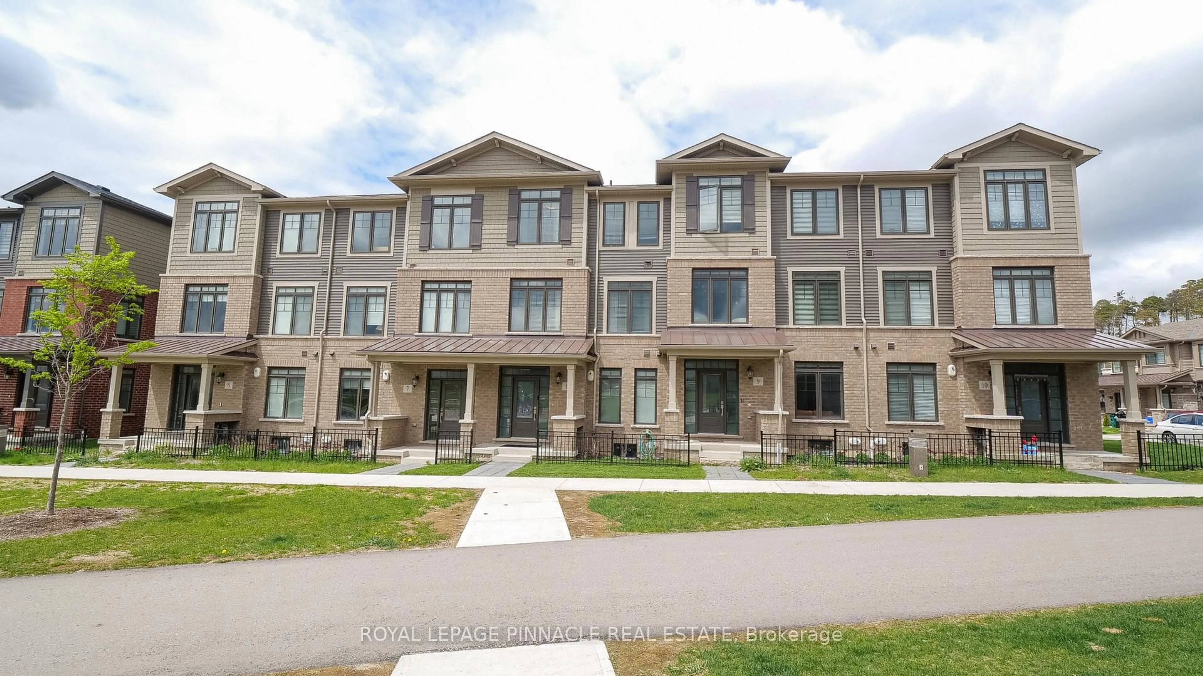Unknown for 100 Hollywood Crt #8, Cambridge Ontario M1R 0C5