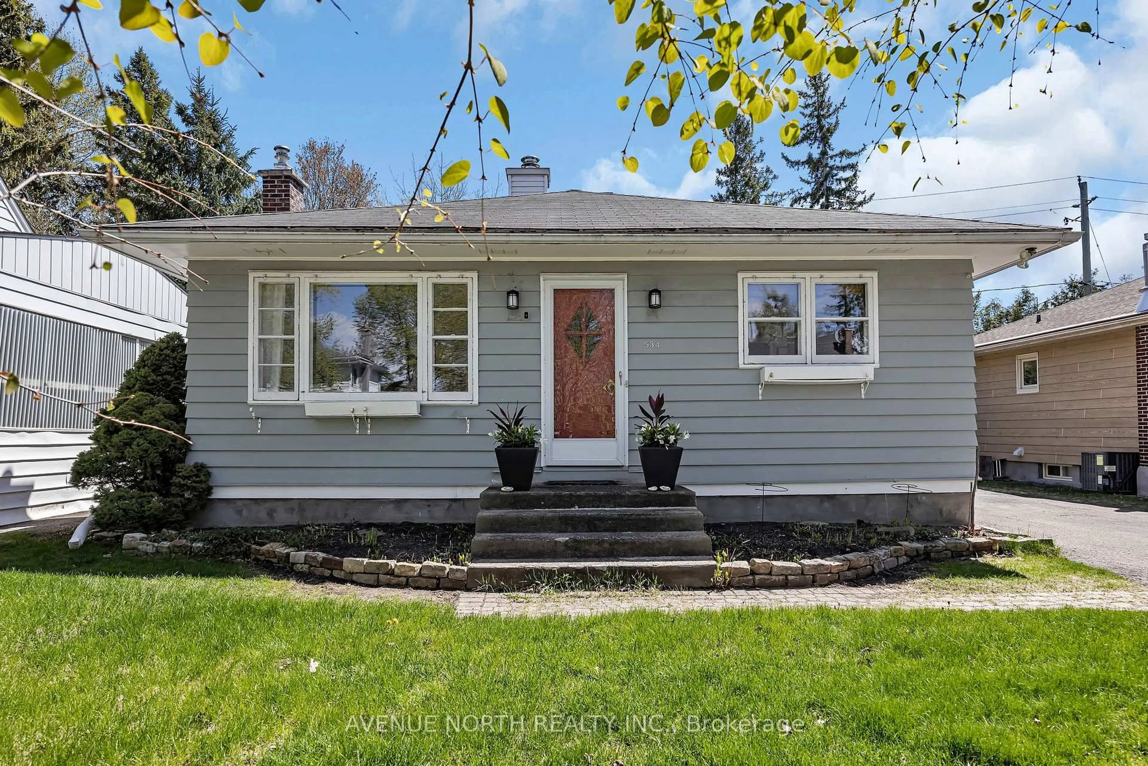 Unknown for 934 Weston Dr, Ottawa Ontario K1G 1X2