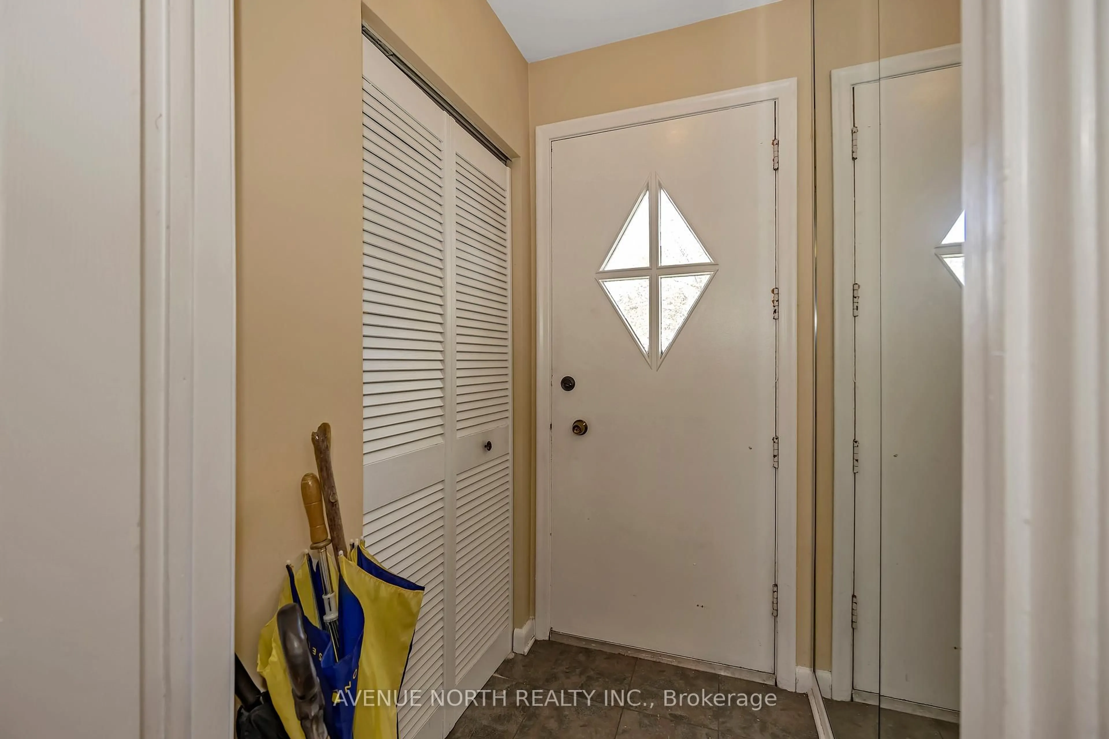 Unknown for 934 Weston Dr, Ottawa Ontario K1G 1X2