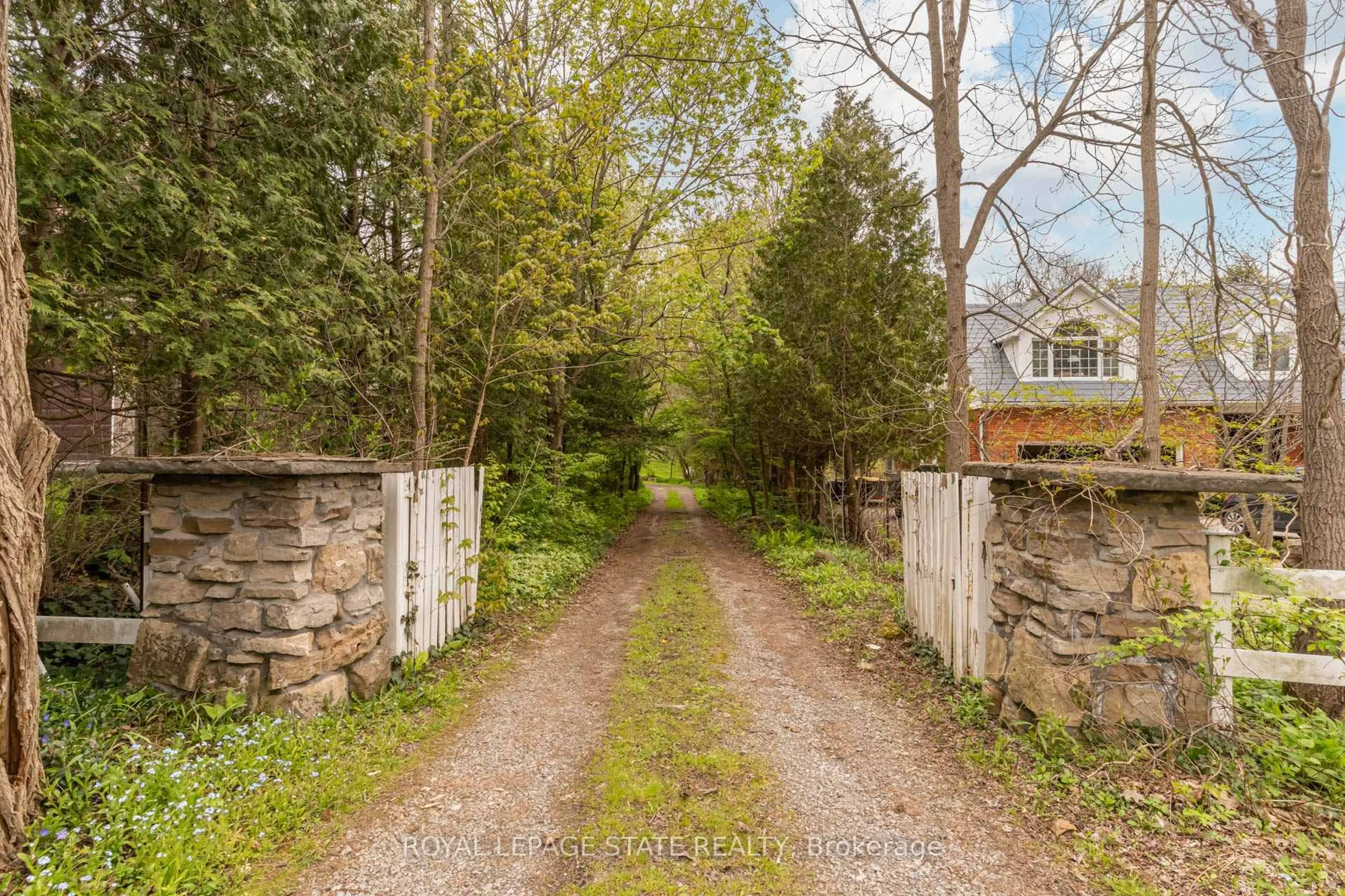 Unknown for 1097 Mineral Springs Rd, Hamilton Ontario L9H 5E3