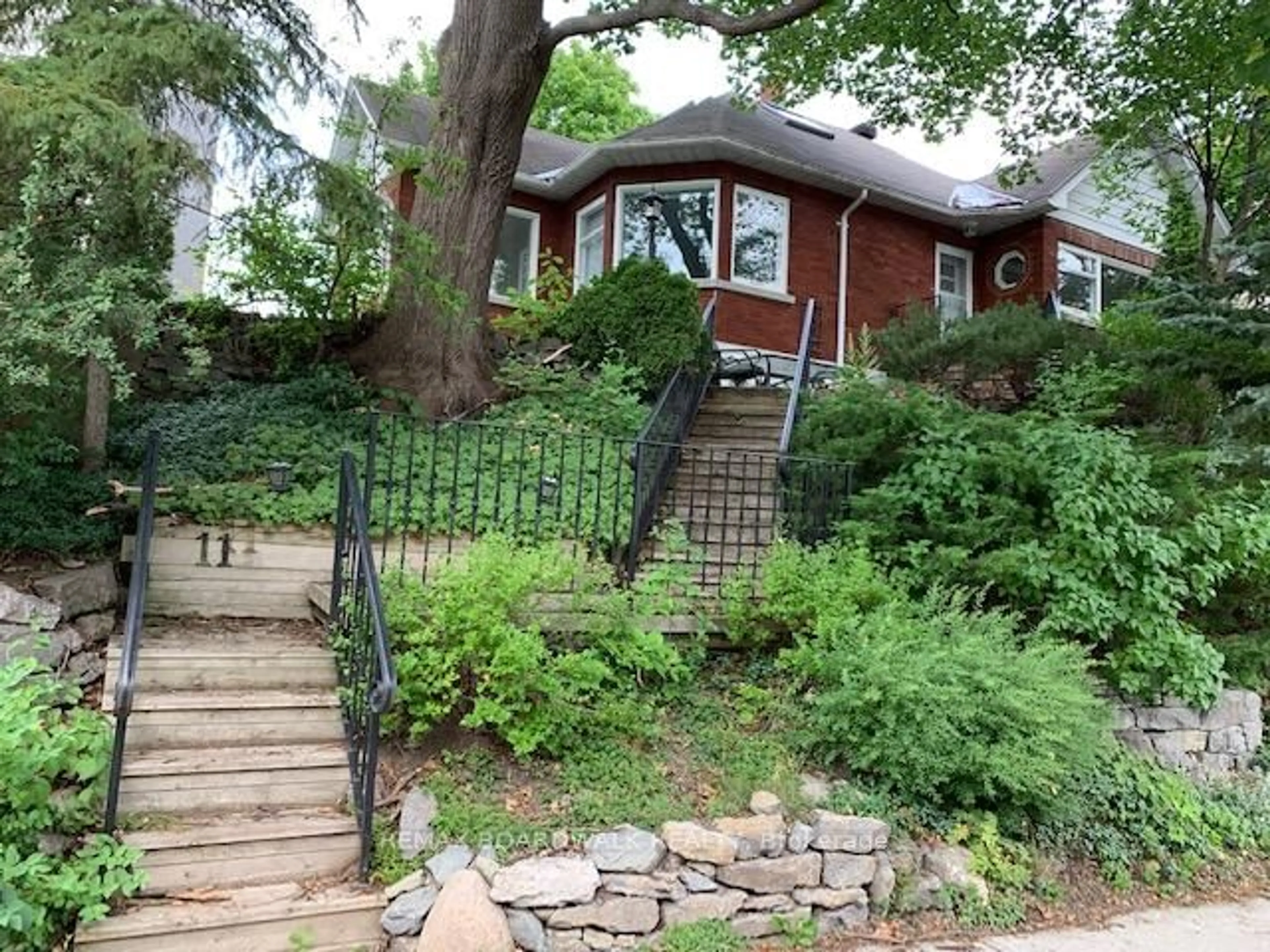 Unknown for 11 Kippewa Dr, Ottawa Ontario K1S 3G3
