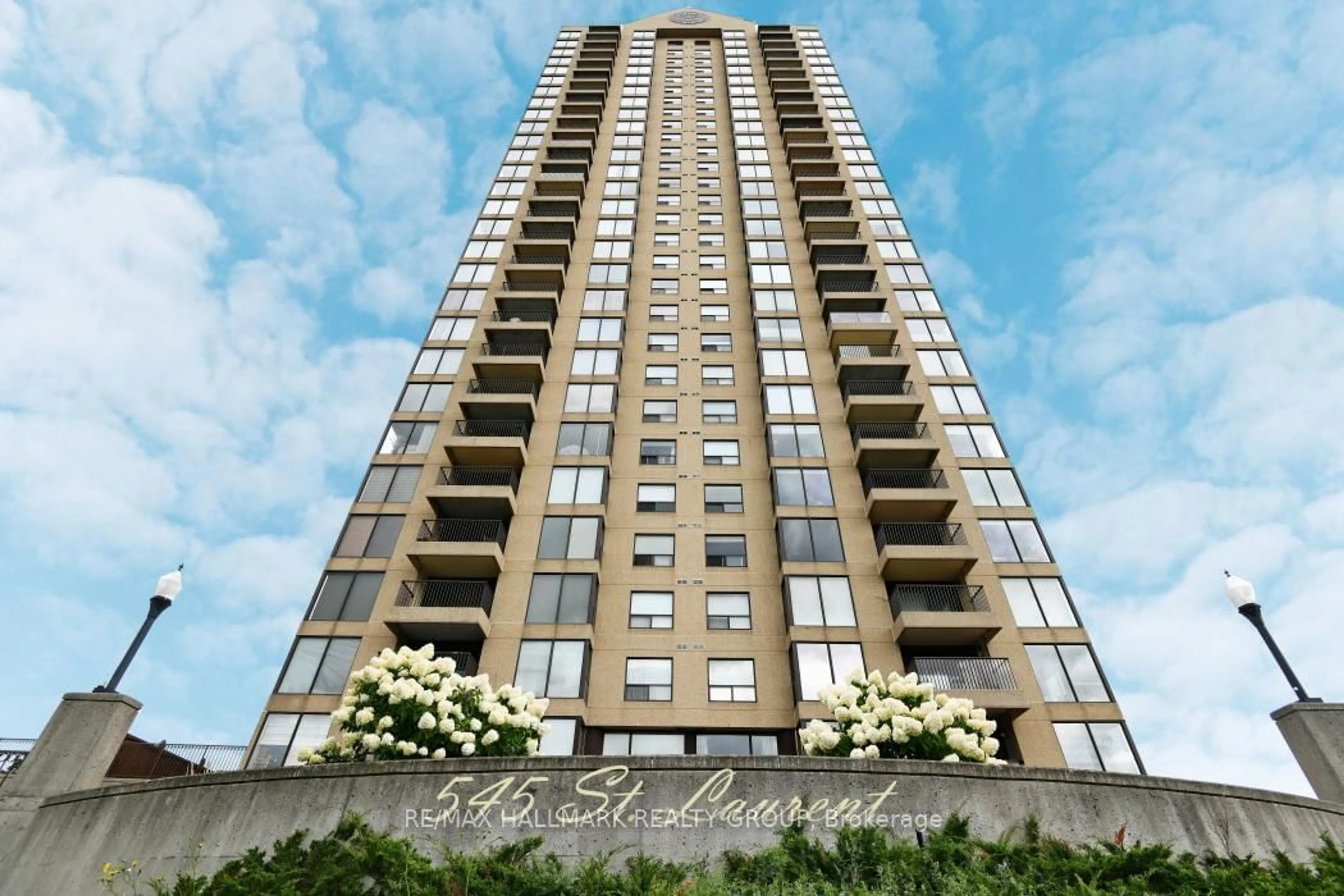 Unknown for 545 St Laurent Blvd #207, Ottawa Ontario K1K 4H9