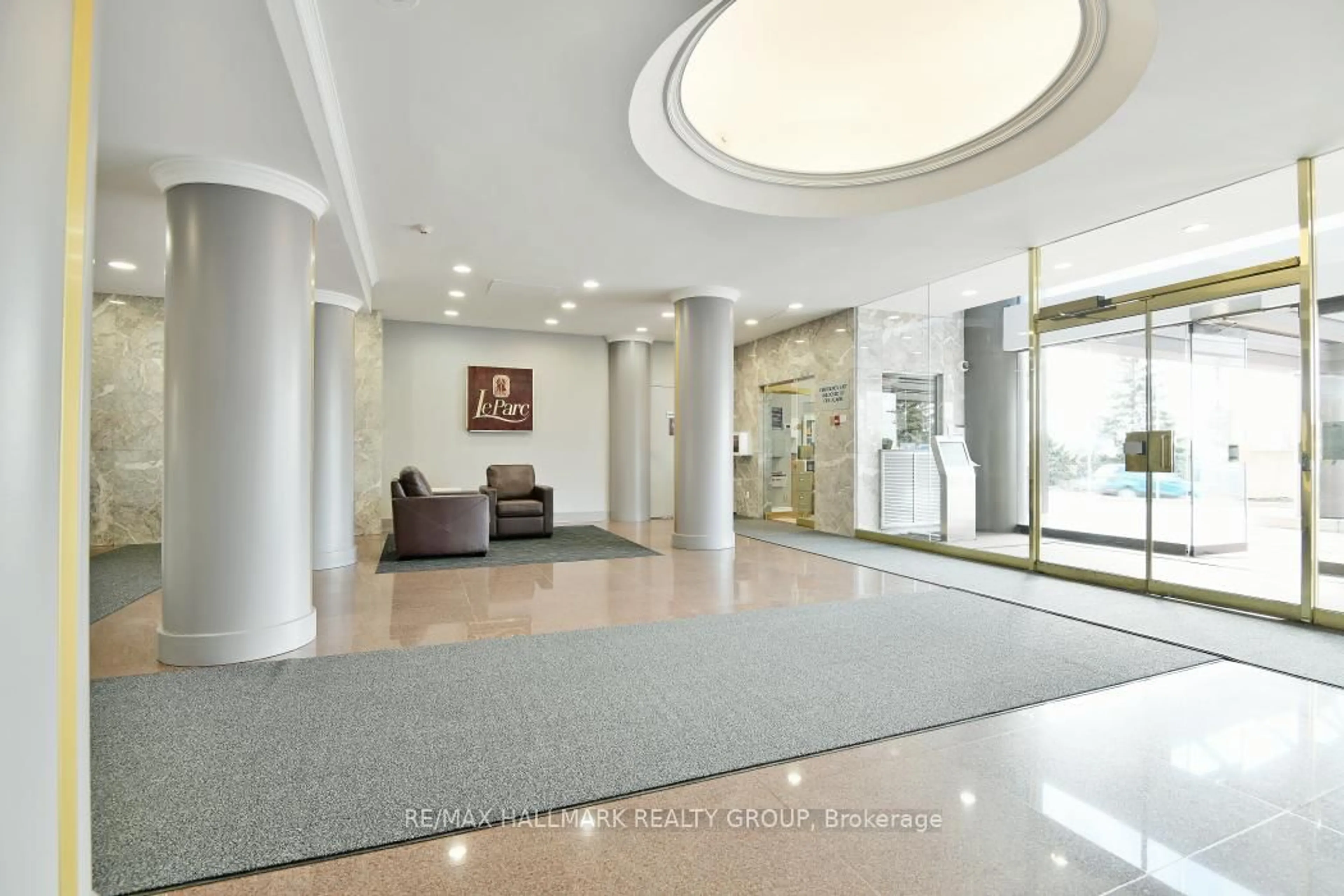 Unknown for 545 St Laurent Blvd #207, Ottawa Ontario K1K 4H9