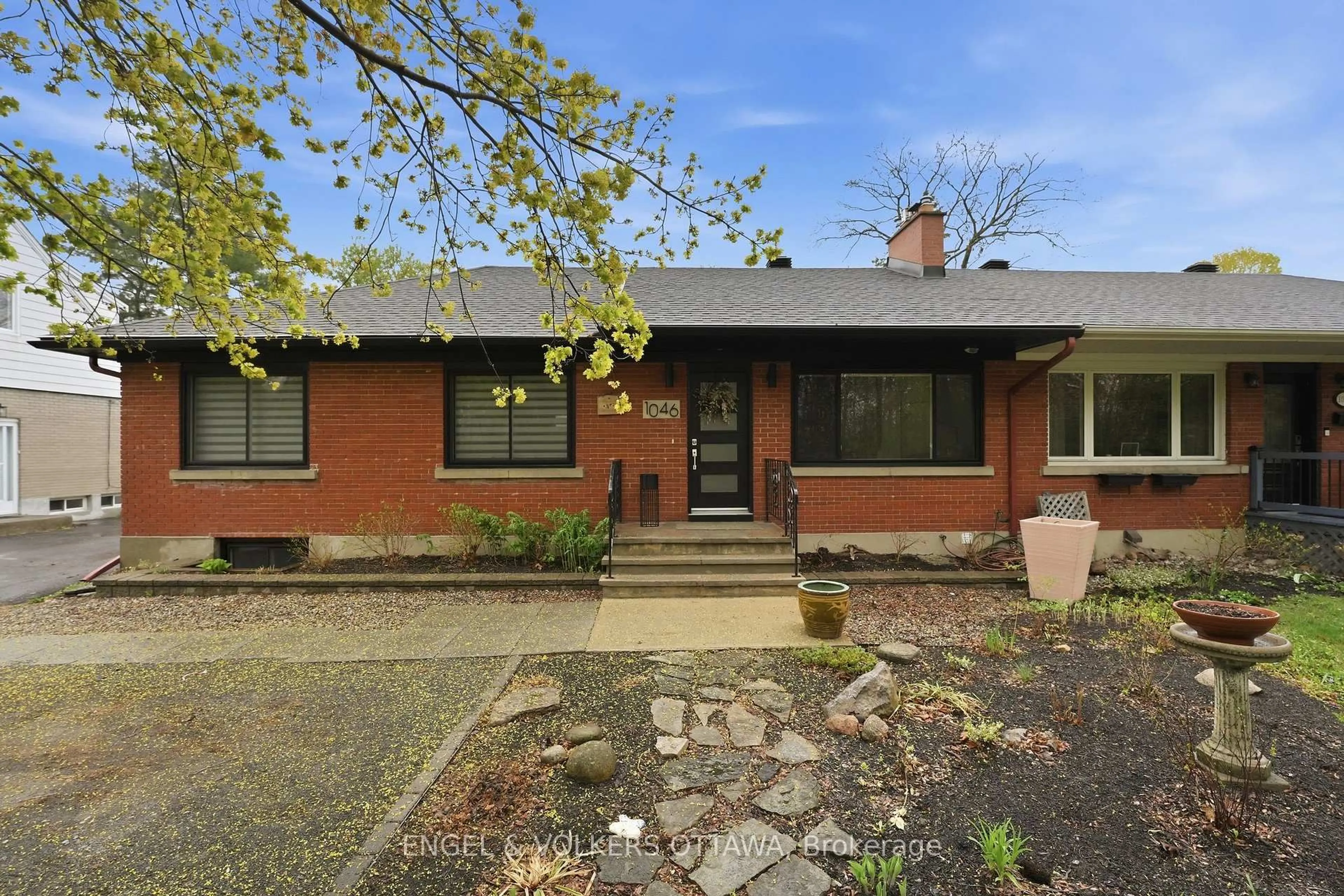 Unknown for 1046 Fisher Ave, Ottawa Ontario K1Z 6P6