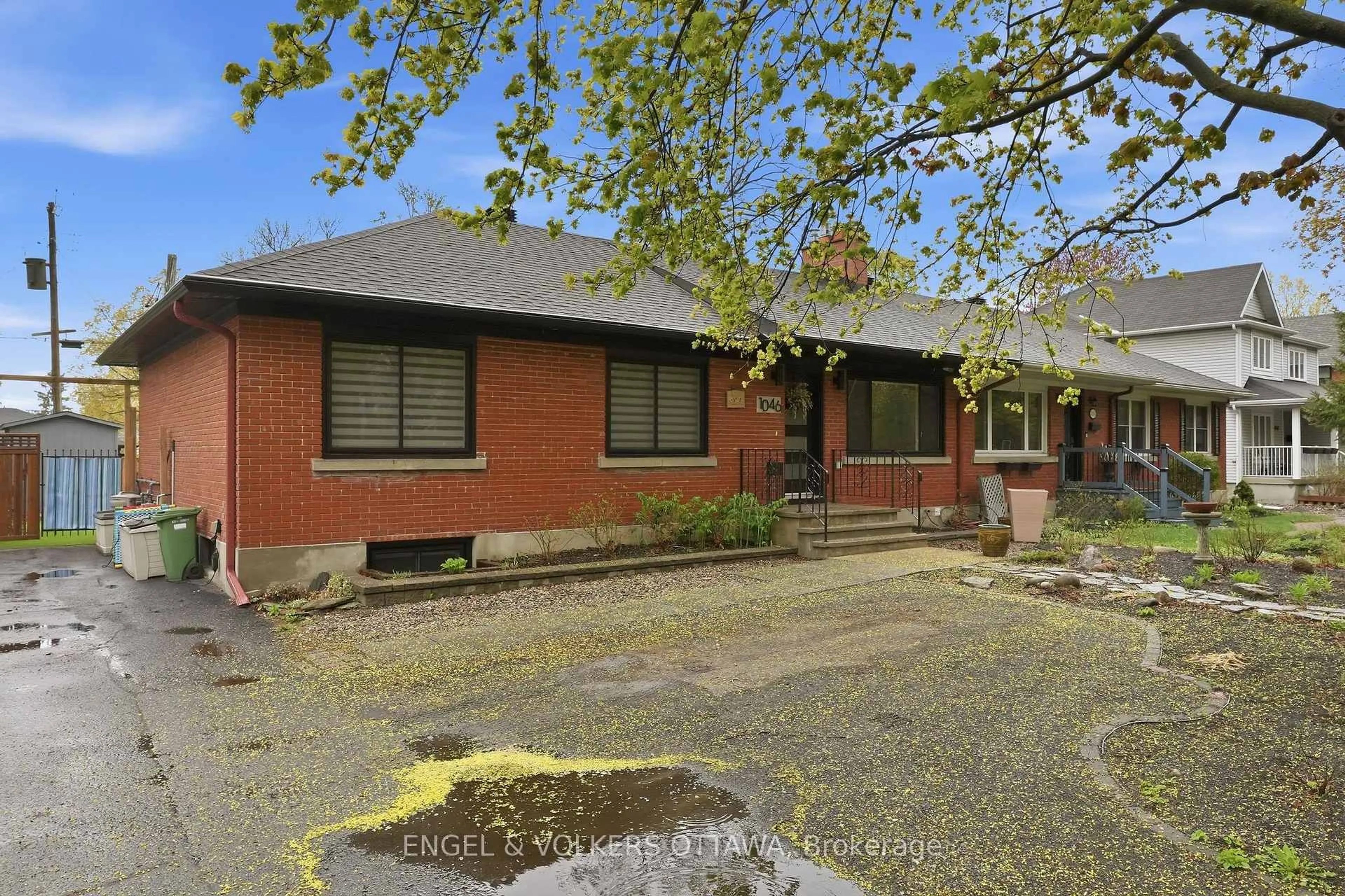 Unknown for 1046 Fisher Ave, Ottawa Ontario K1Z 6P6