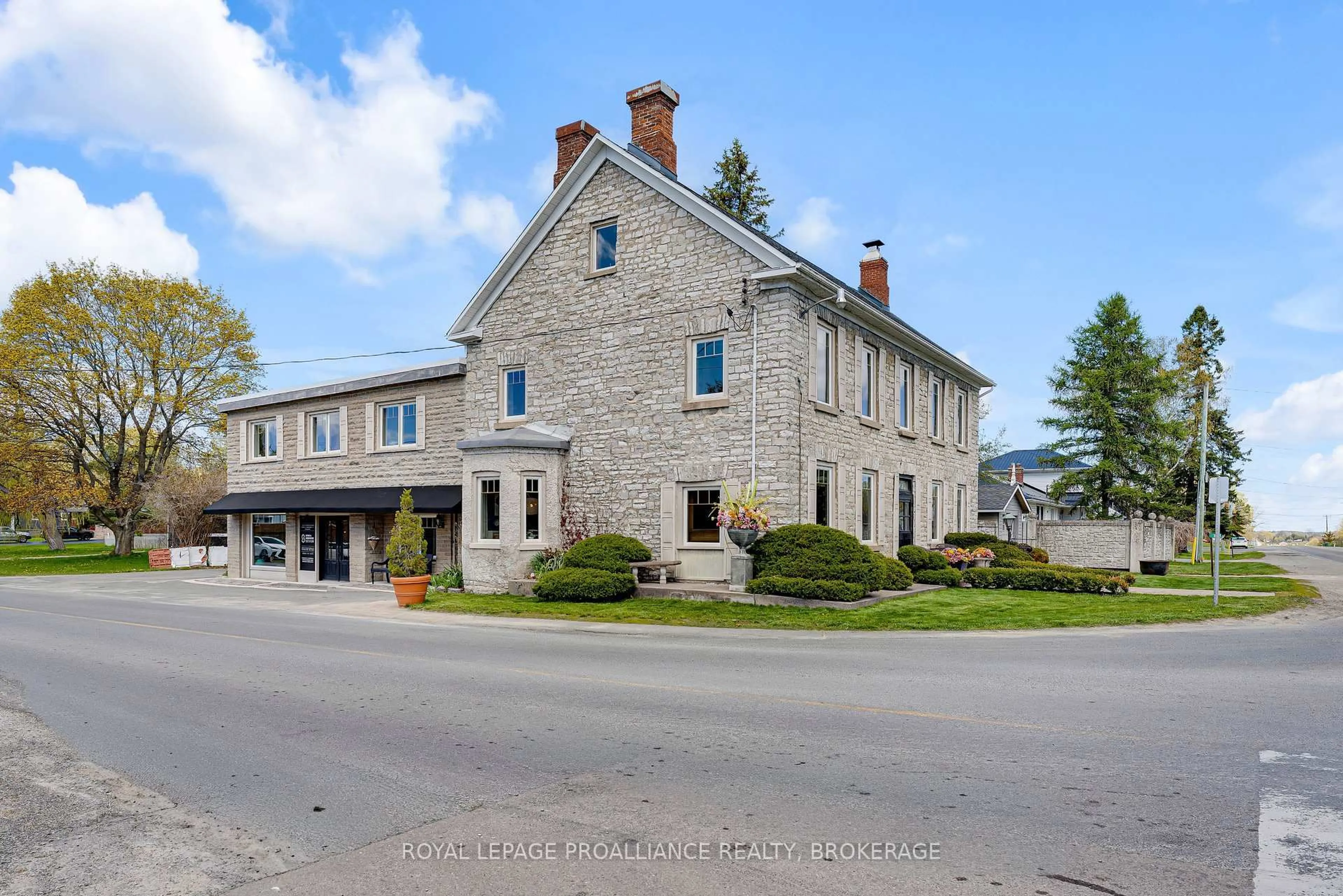 Unknown for 1863 Sydenham Rd, Kingston Ontario K7L 4V4