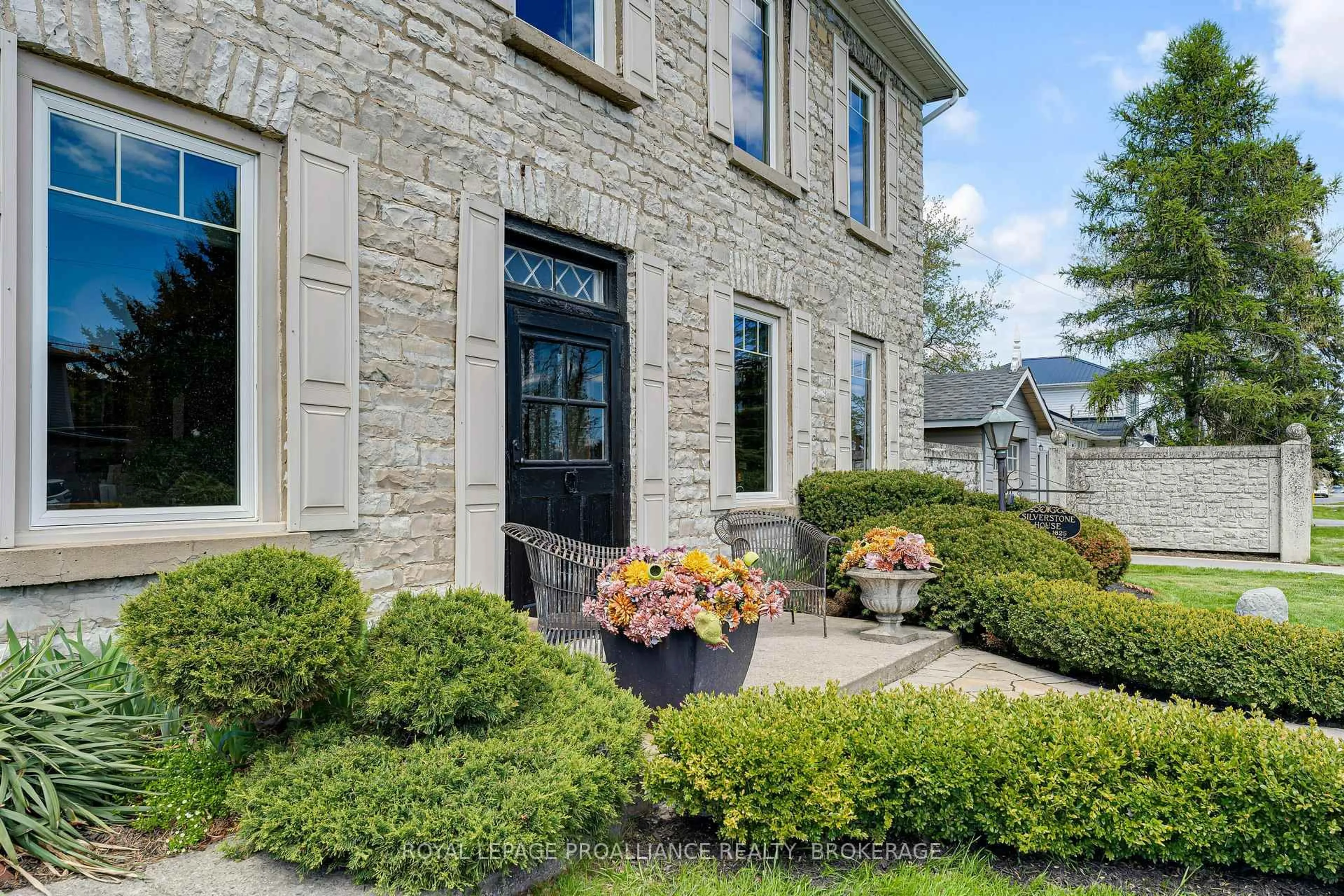 Unknown for 1863 Sydenham Rd, Kingston Ontario K7L 4V4