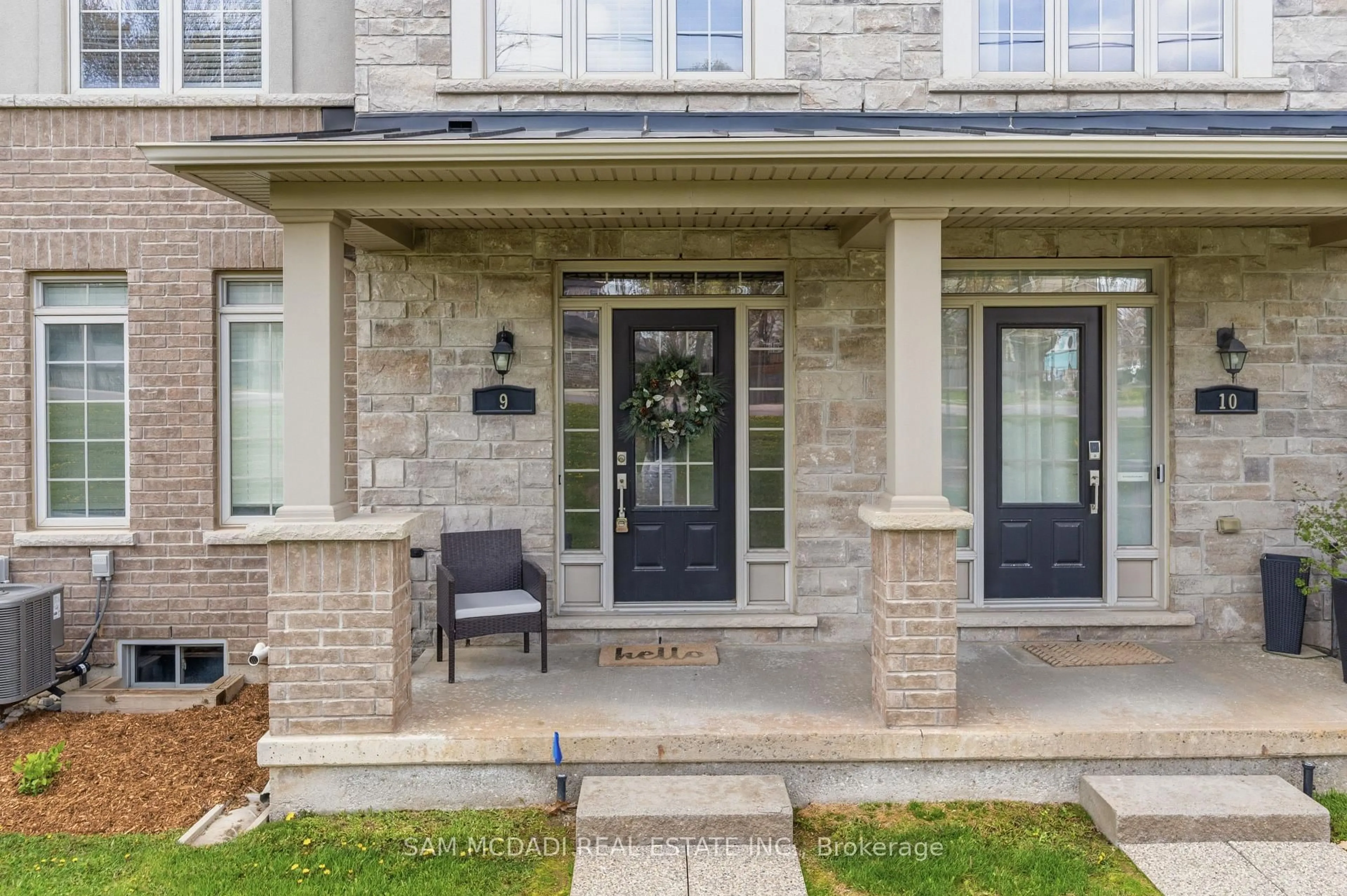 Unknown for 215 Dundas St #9, Hamilton Ontario L8B 0X2