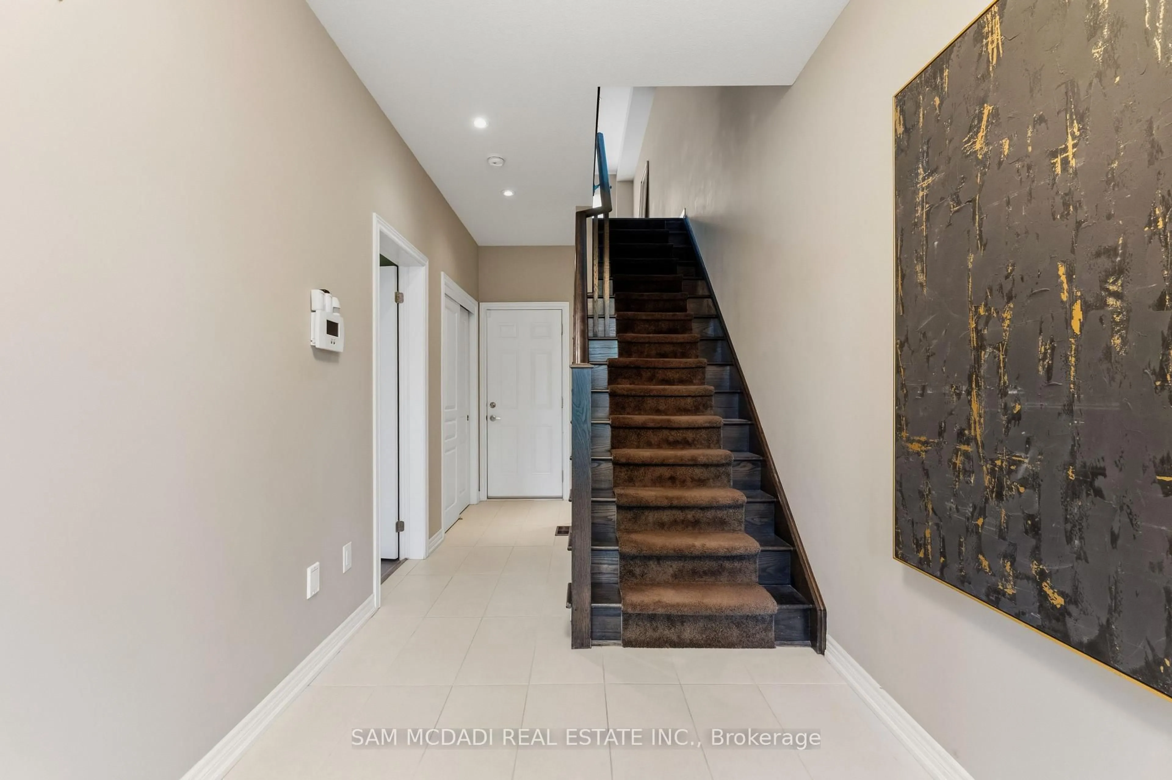 Unknown for 215 Dundas St #9, Hamilton Ontario L8B 0X2