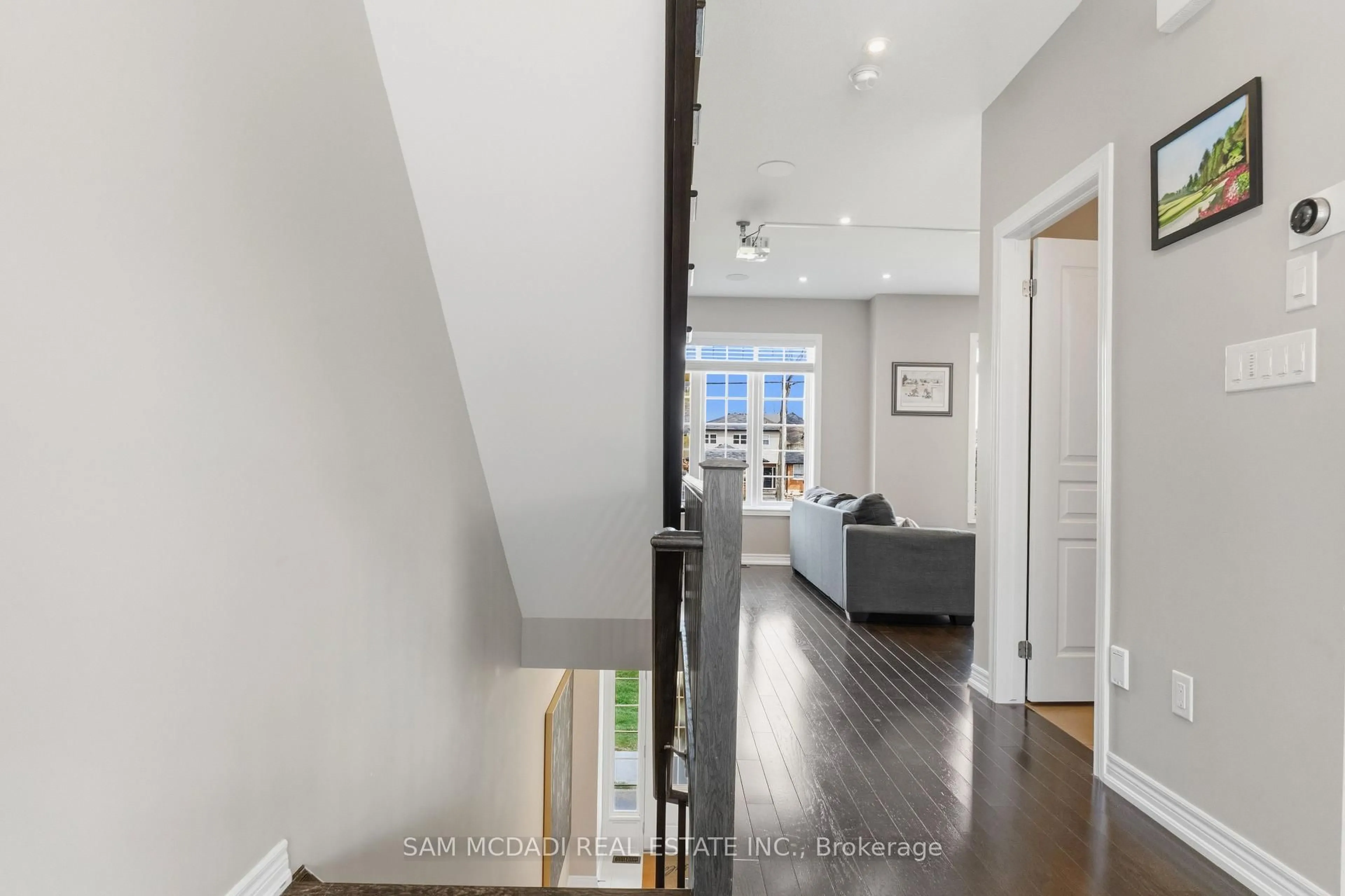 Unknown for 215 Dundas St #9, Hamilton Ontario L8B 0X2