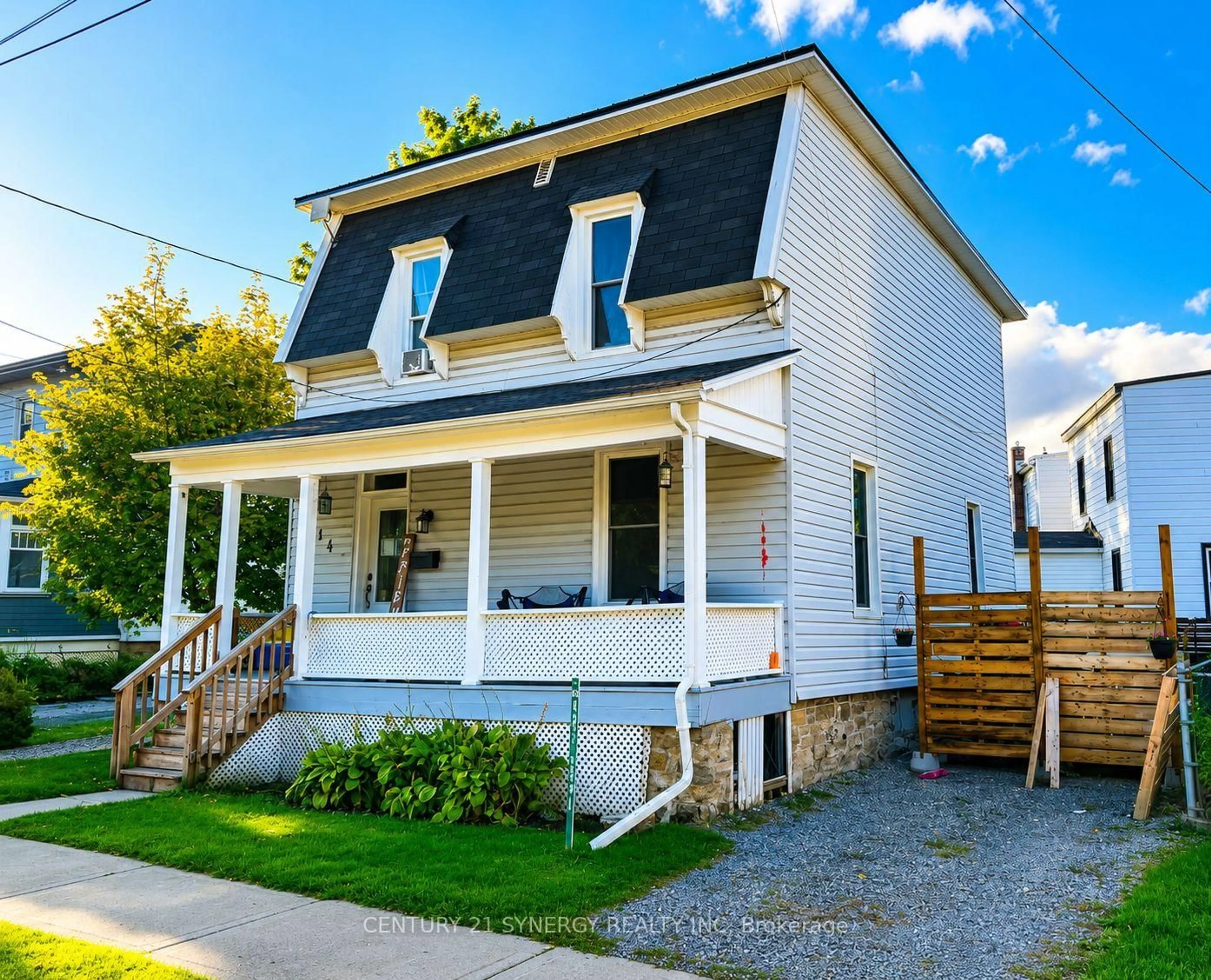Unknown for 114 Main St, Smiths Falls Ontario K7A 1B2