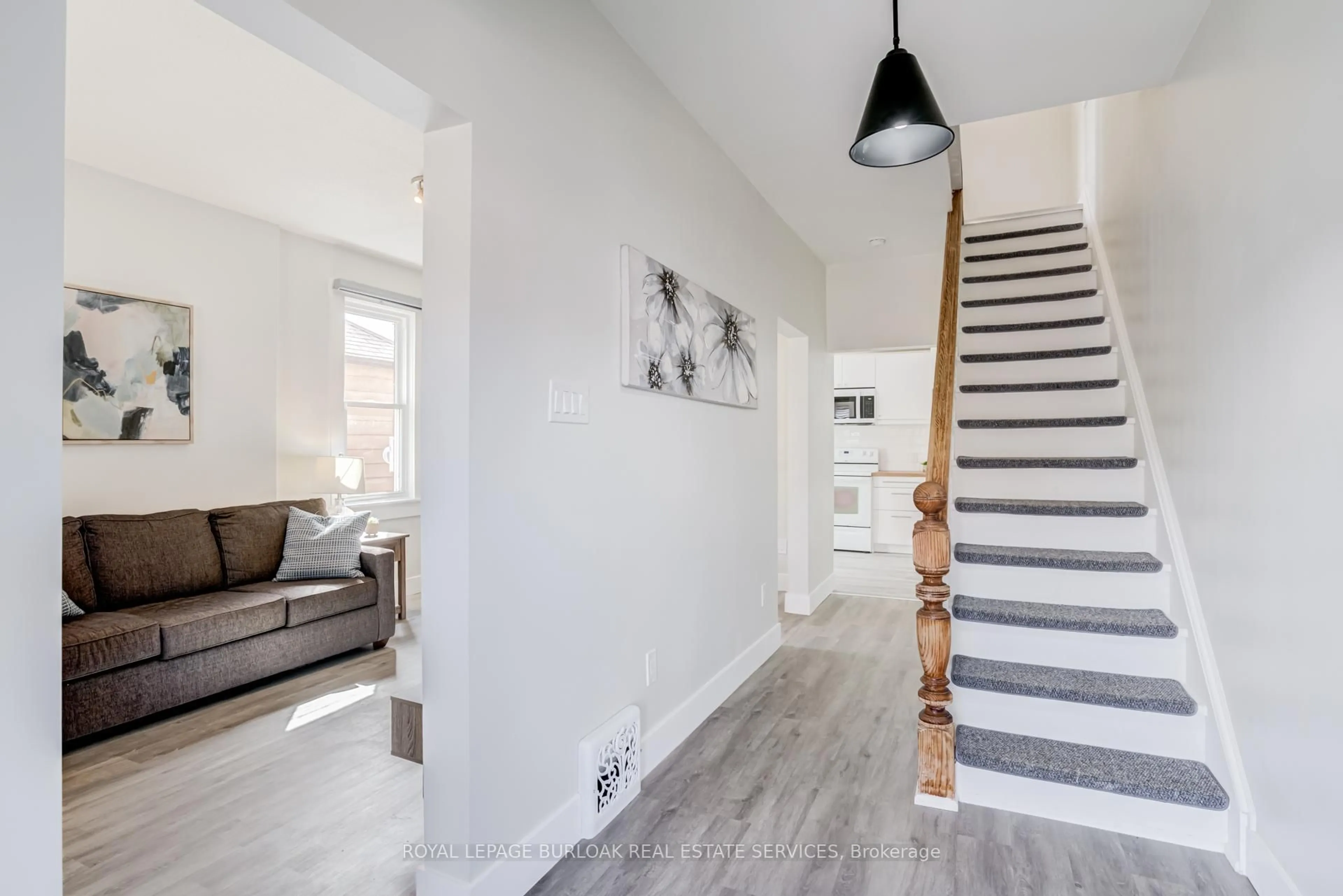 Unknown for 131 Park Row, Hamilton Ontario L8H 4E7