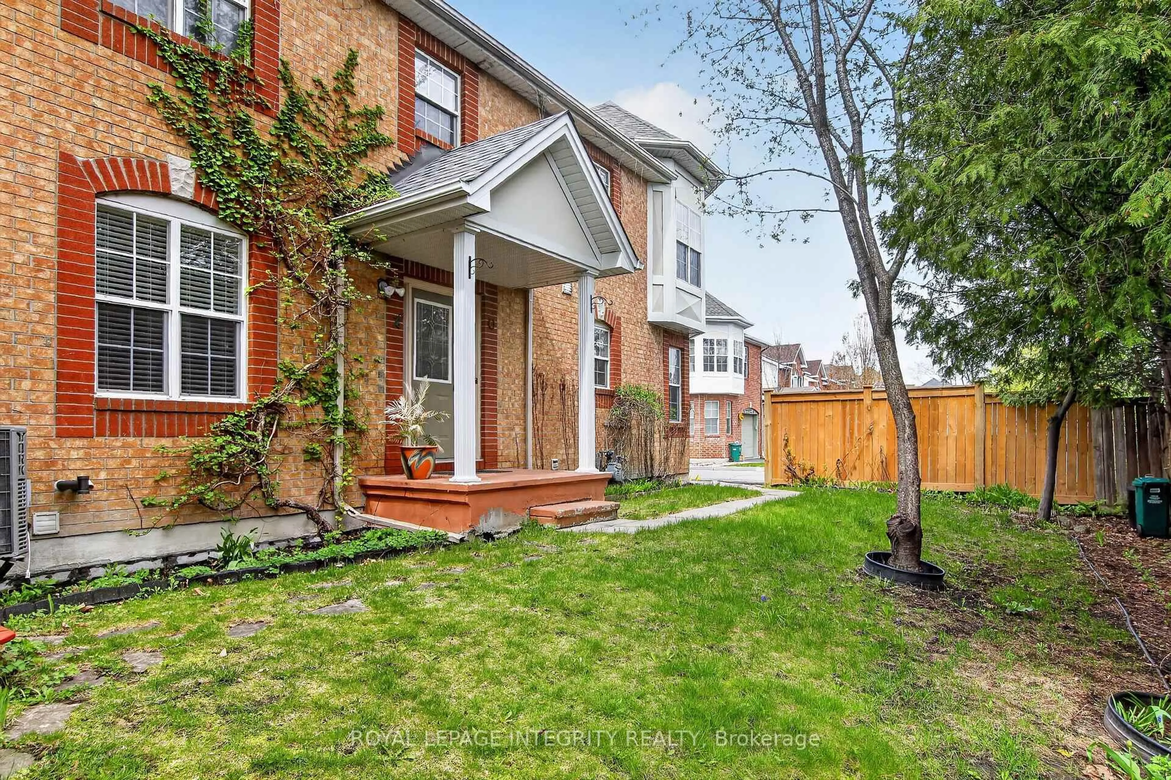 Home with brick exterior material, street for 35 Heartleaf Private, Ottawa Ontario K1T 3Z9