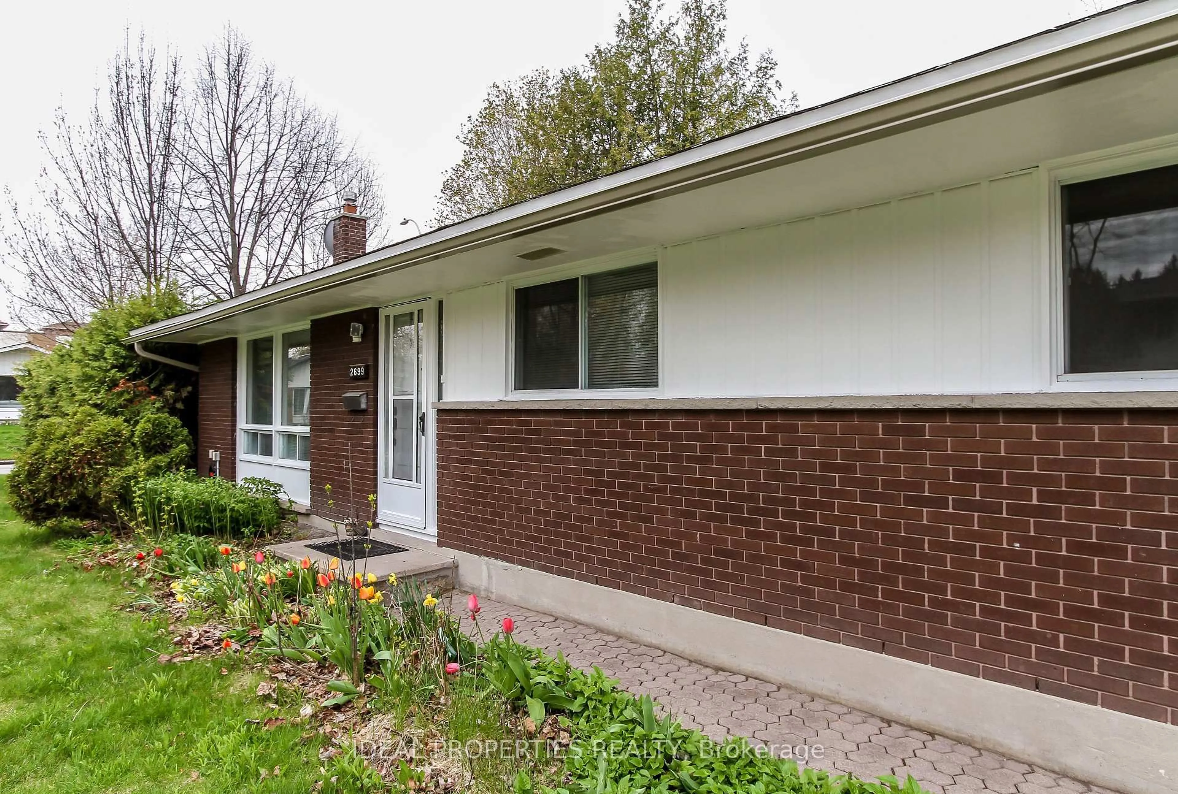 Unknown for 2699 Stone Cres, Ottawa Ontario K2H 6Y9
