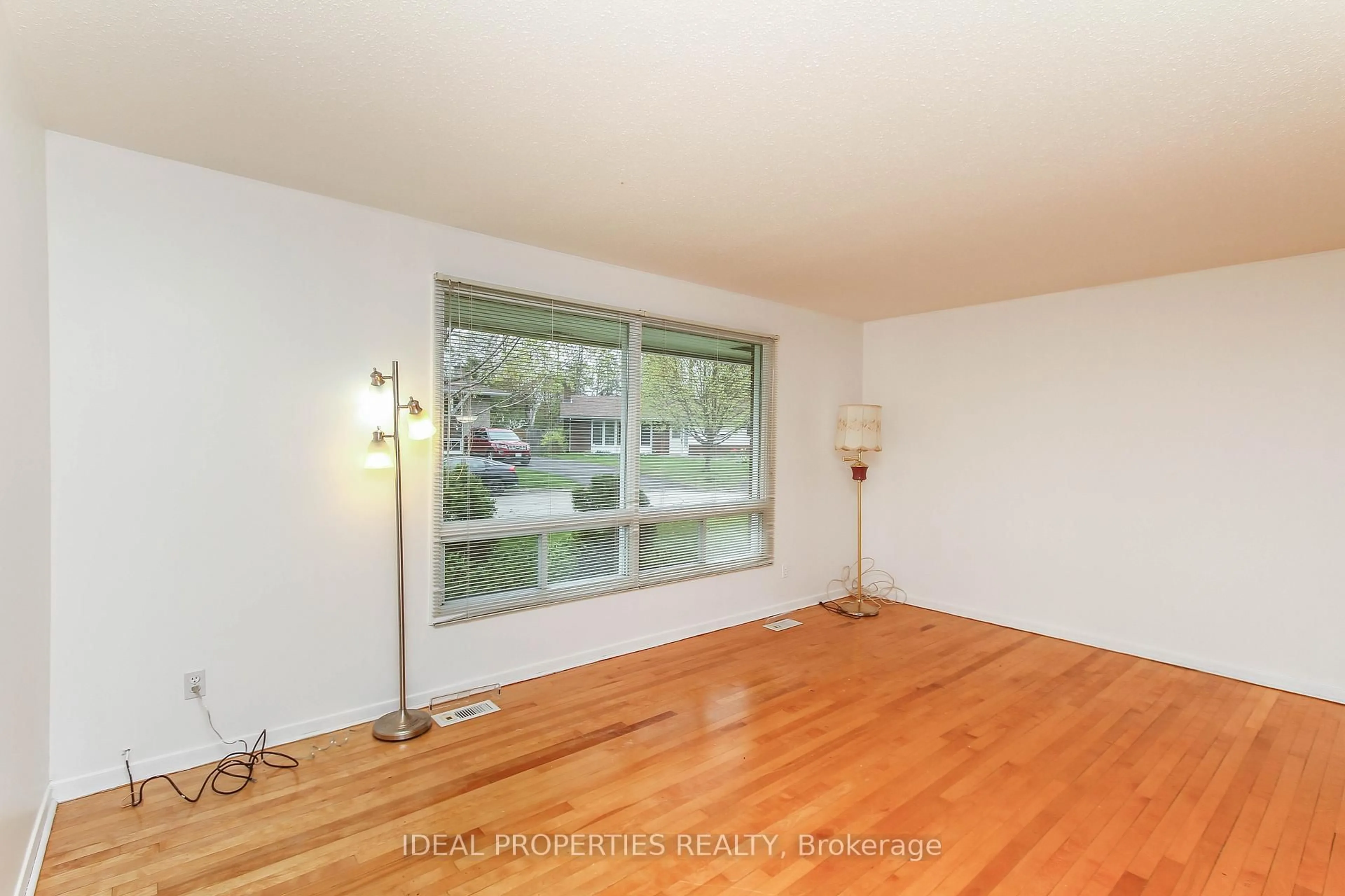 Unknown for 2699 Stone Cres, Ottawa Ontario K2H 6Y9