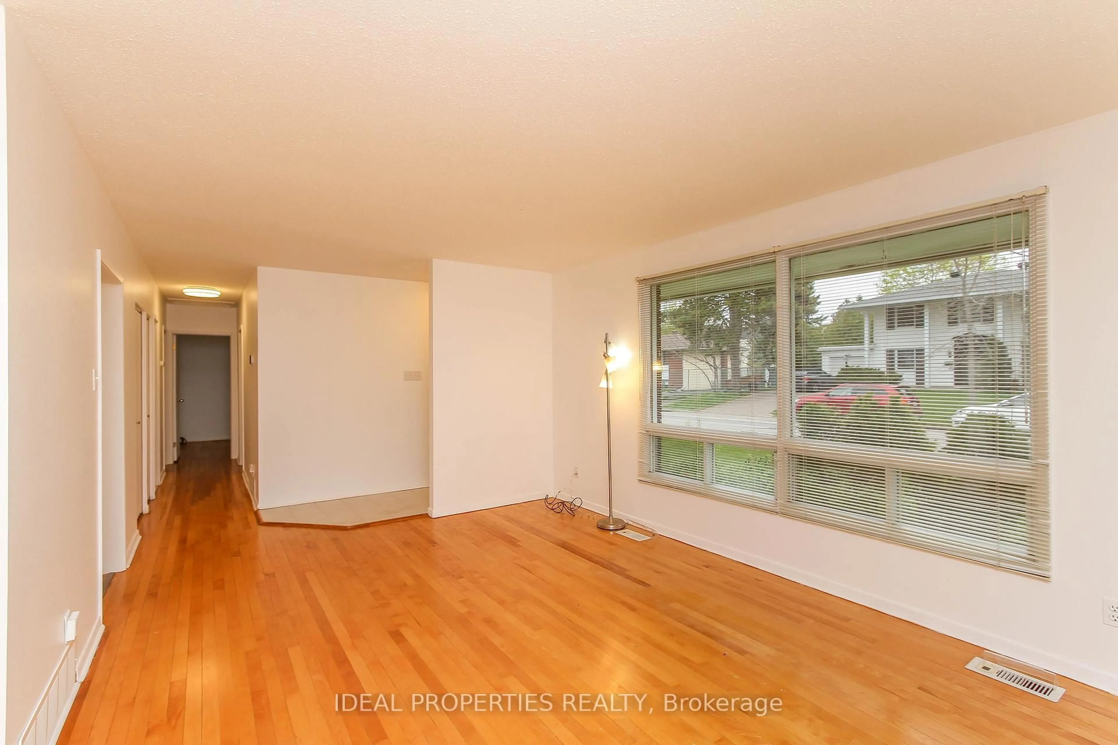 Unknown for 2699 Stone Cres, Ottawa Ontario K2H 6Y9