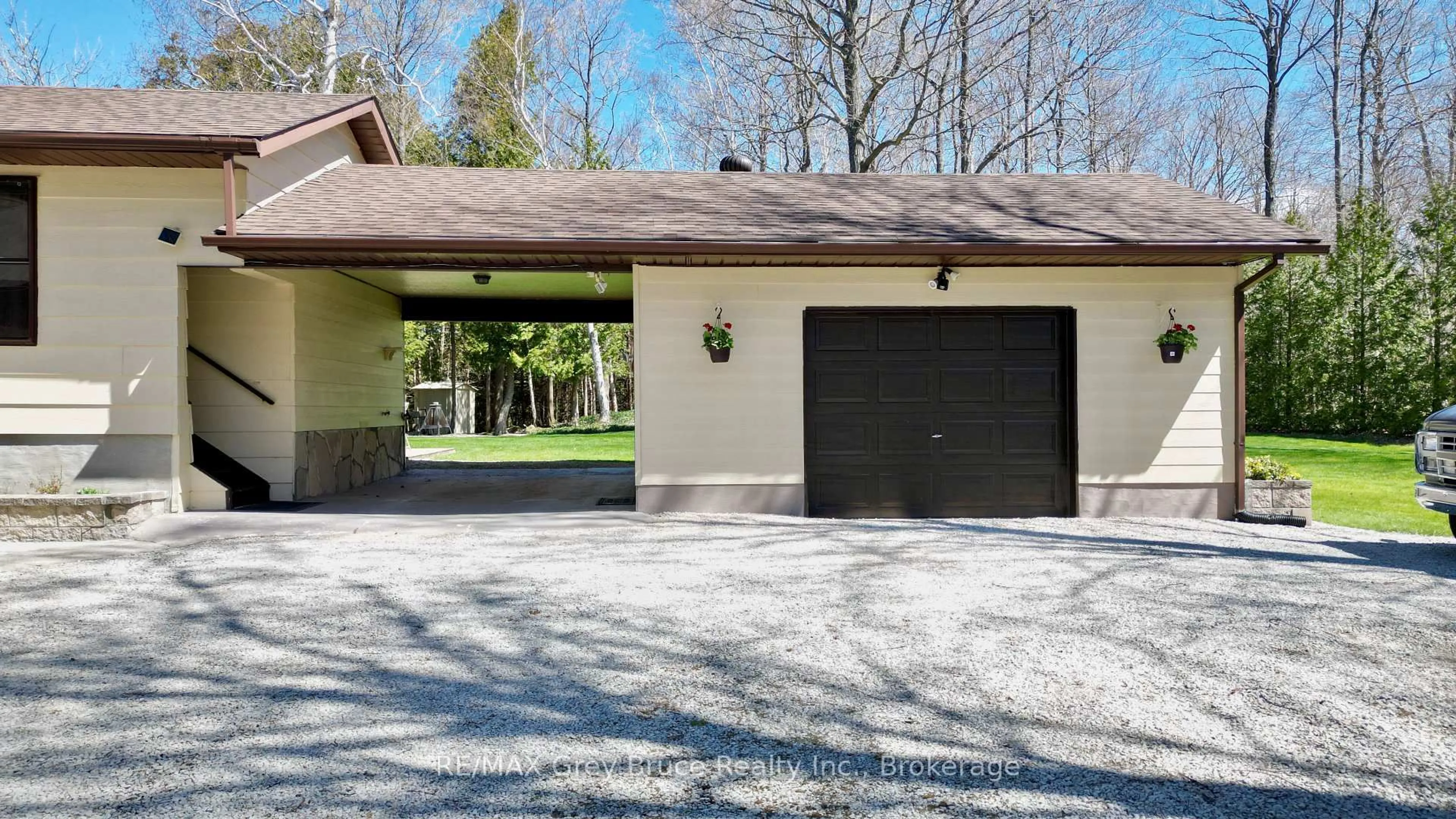 Indoor garage for 120 Tammy's Cove Rd, Northern Bruce Peninsula Ontario N0H 1W0