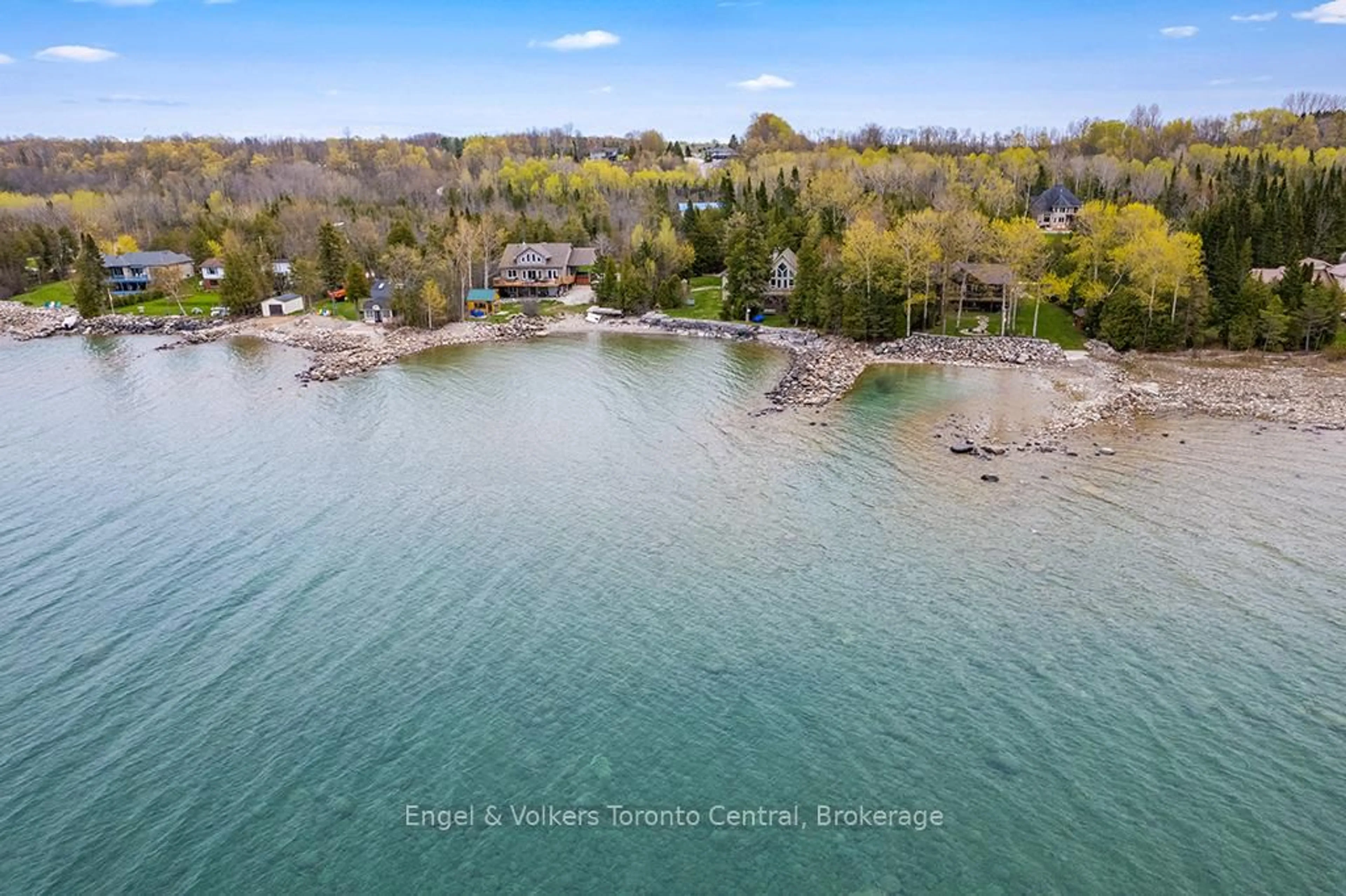 A pic from outside/outdoor area/front of a property/back of a property/a pic from drone, water/lake/river/ocean view for 128 Buckingham Lane, Meaford Ontario N0H 1B0