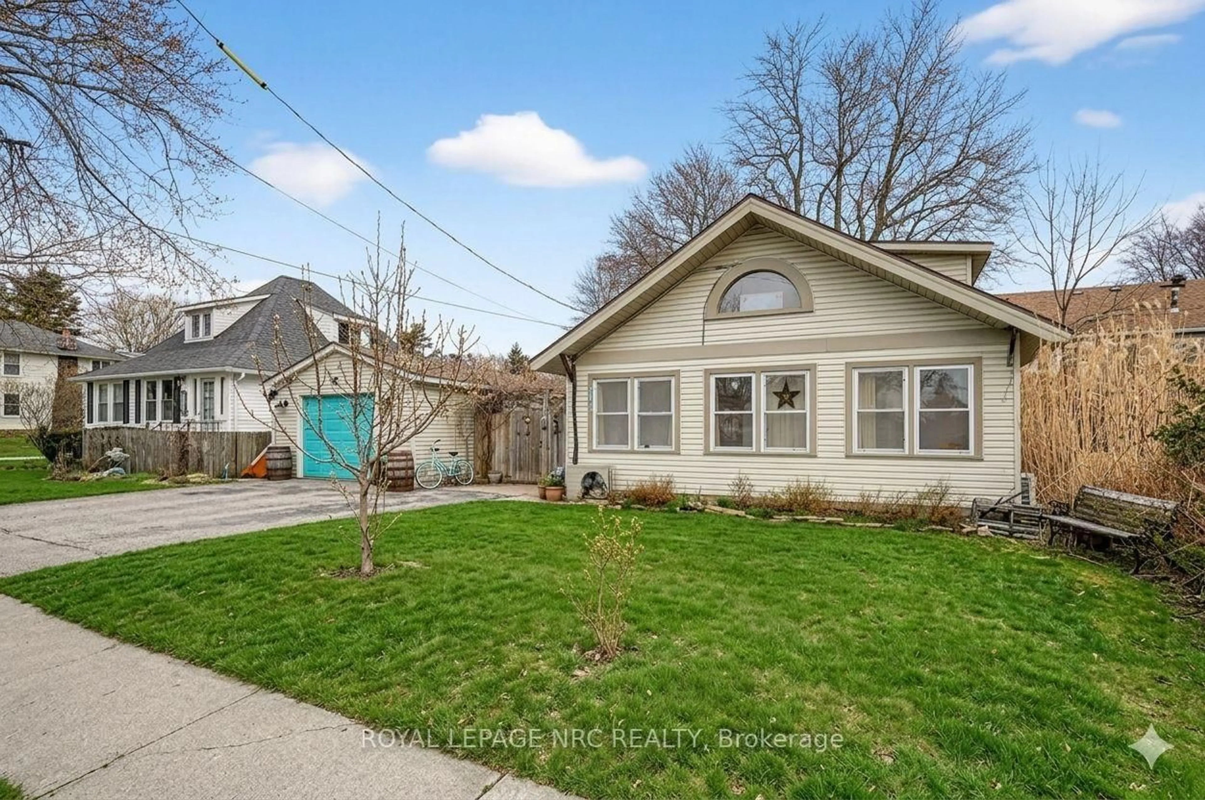 Home with vinyl exterior material, street for 226 Derby Rd, Fort Erie Ontario L0S 1B0