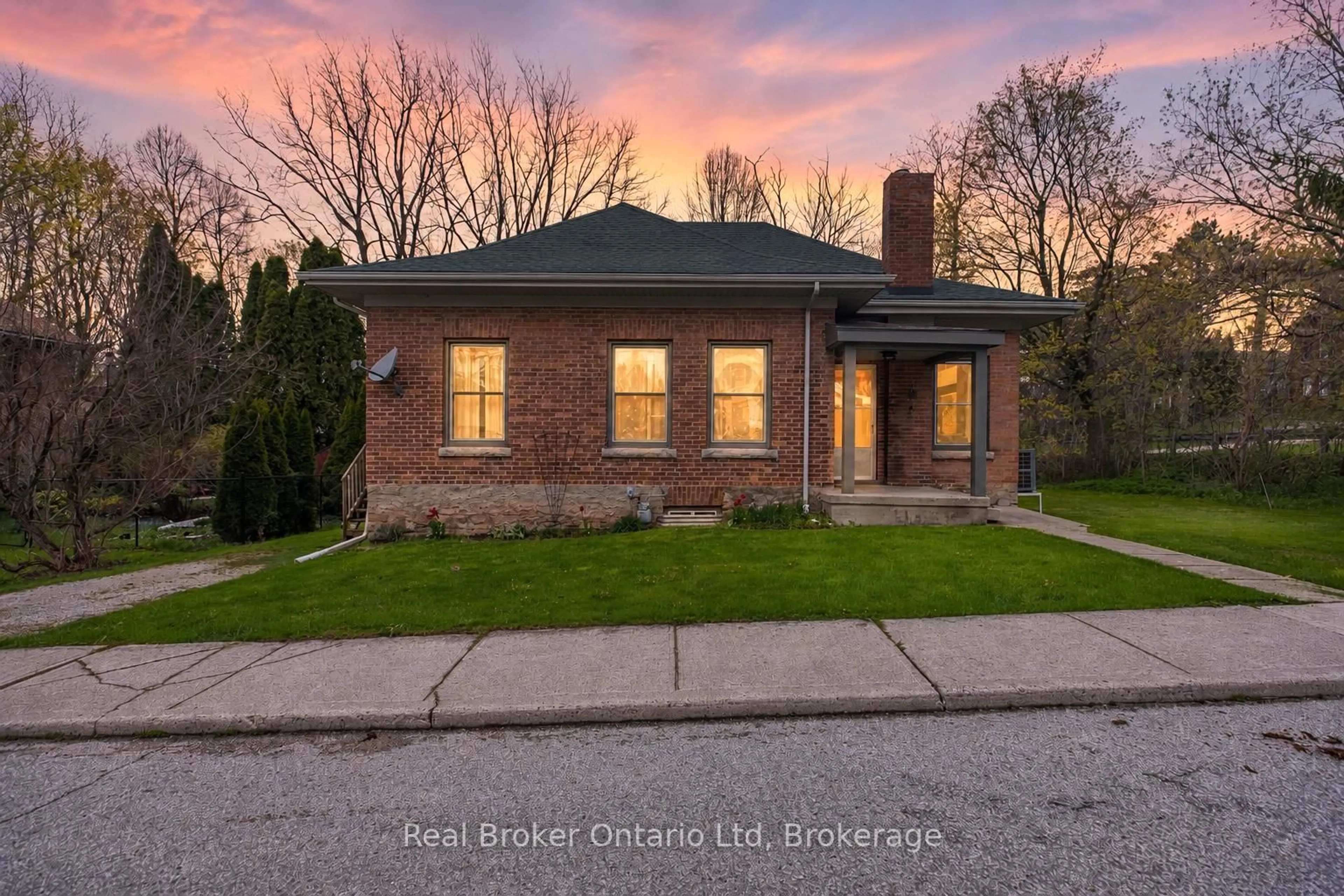 Home with brick exterior material, street for 846 7th Ave, Owen Sound Ontario N4K 2Y6