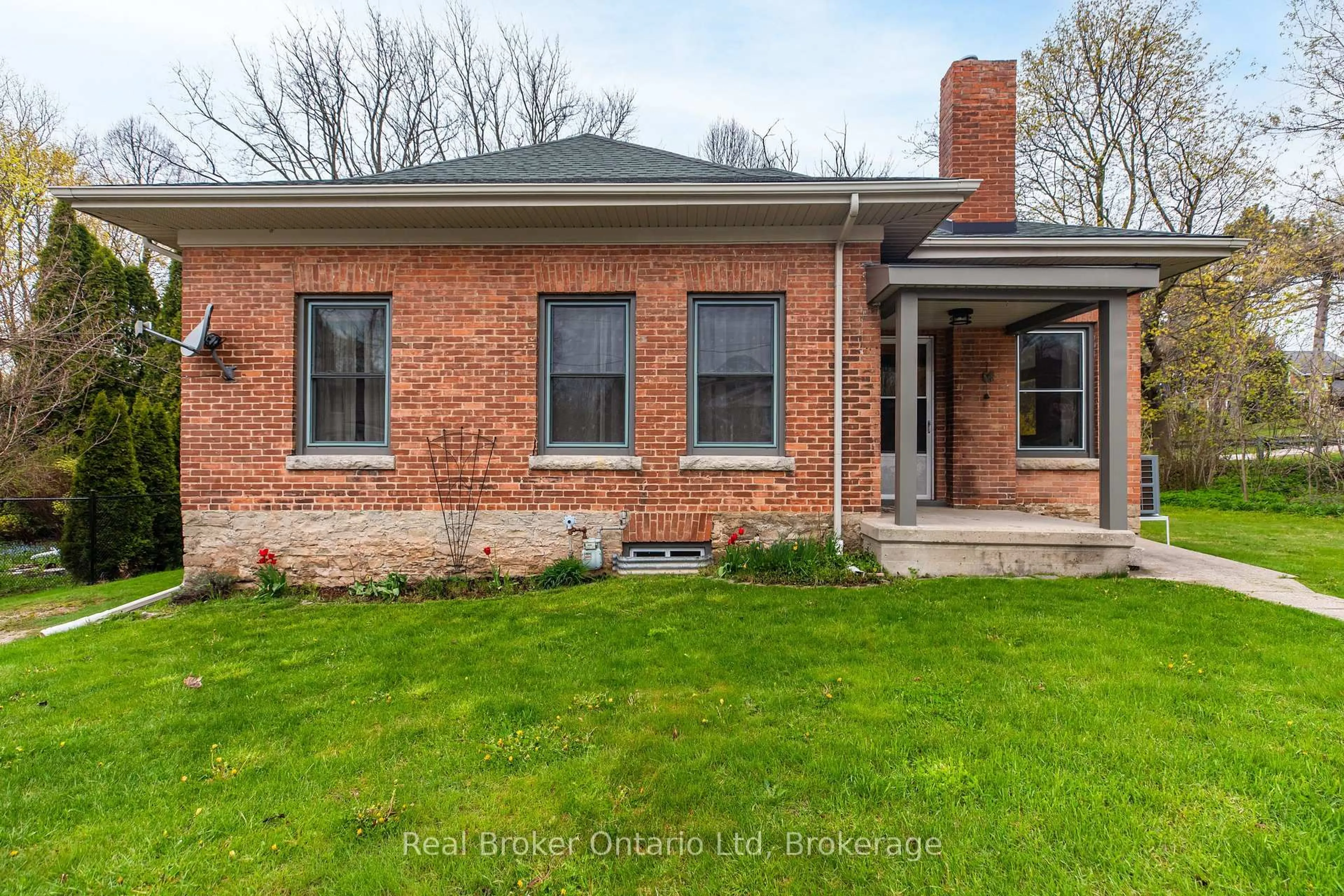 Home with brick exterior material, street for 846 7th Ave, Owen Sound Ontario N4K 2Y6