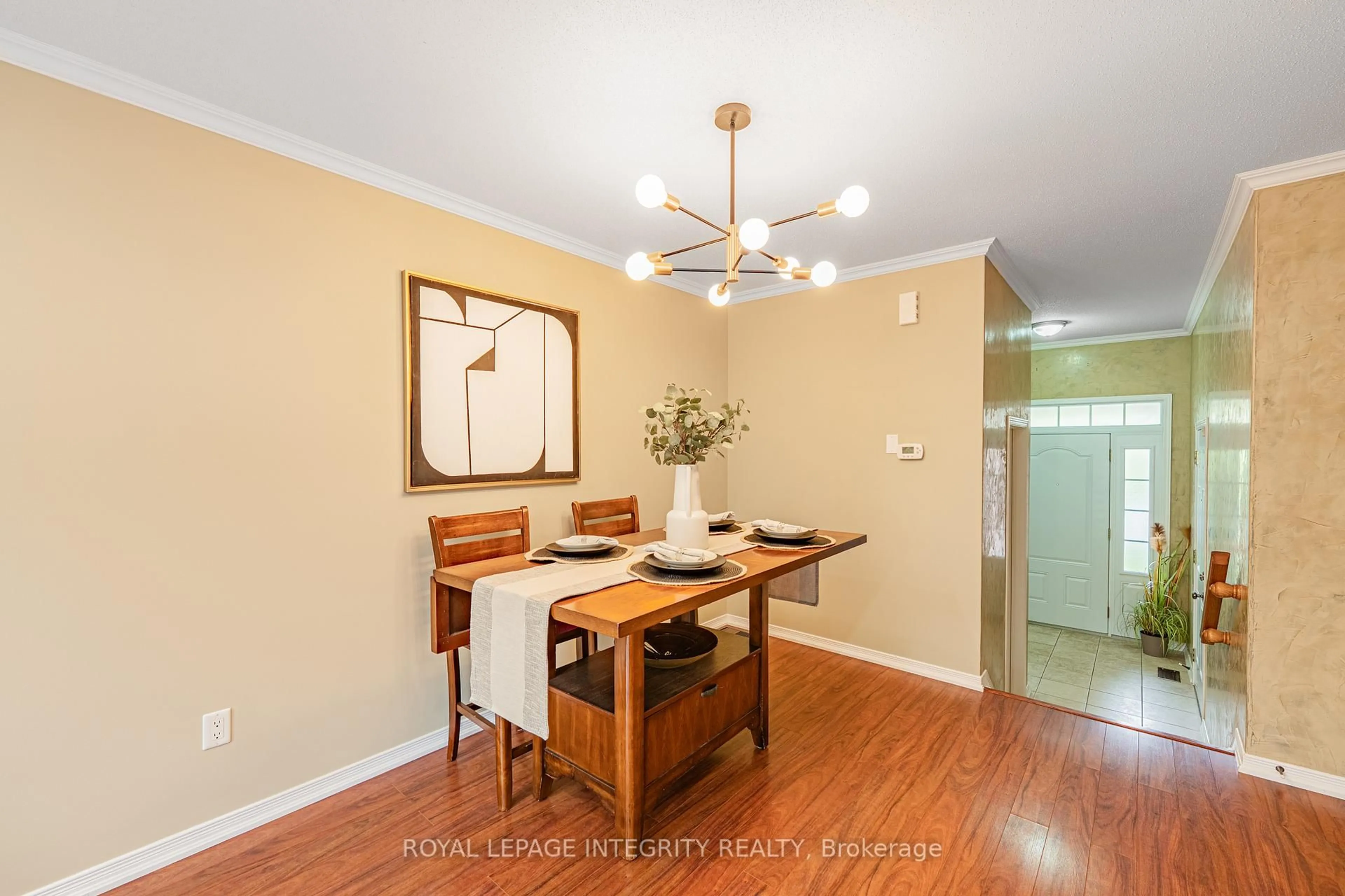 Dining room, wood/laminate floor for 319 GLENBRAE Ave, Ottawa Ontario K2W 0B9