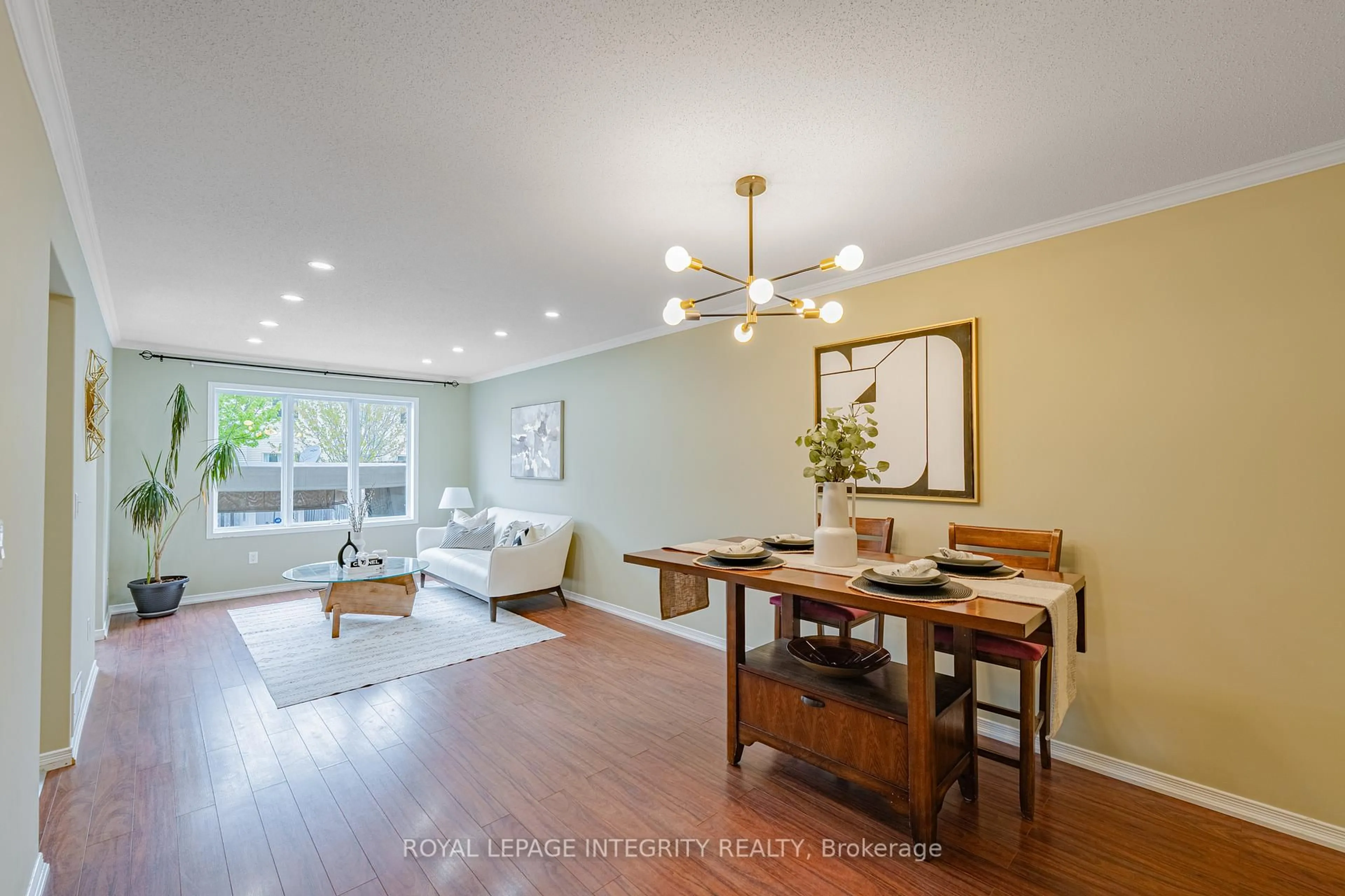 Dining room, wood/laminate floor for 319 GLENBRAE Ave, Ottawa Ontario K2W 0B9