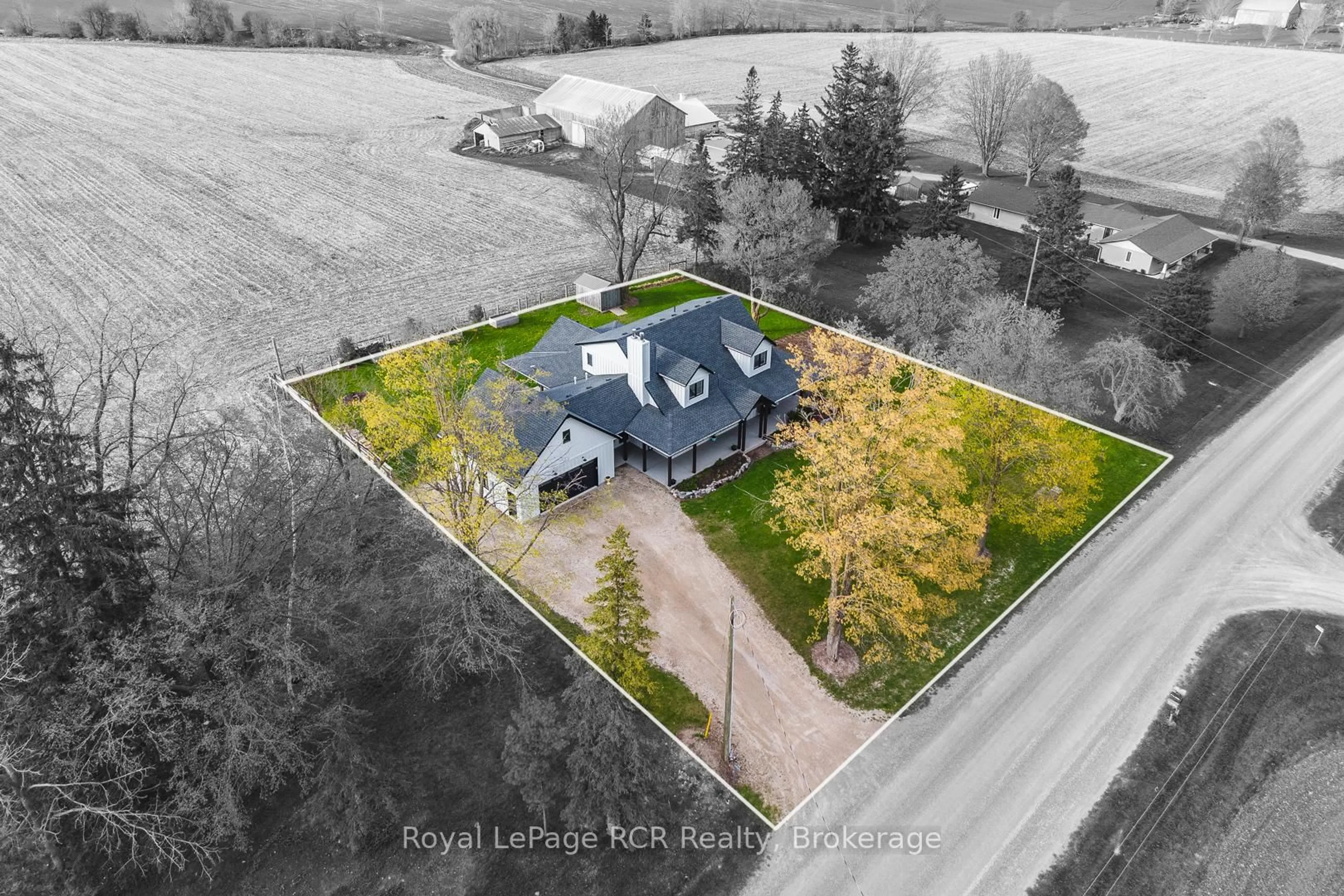 A pic from outside/outdoor area/front of a property/back of a property/a pic from drone, building for 45472 Creamery Rd, Howick Ontario N0G 1V0