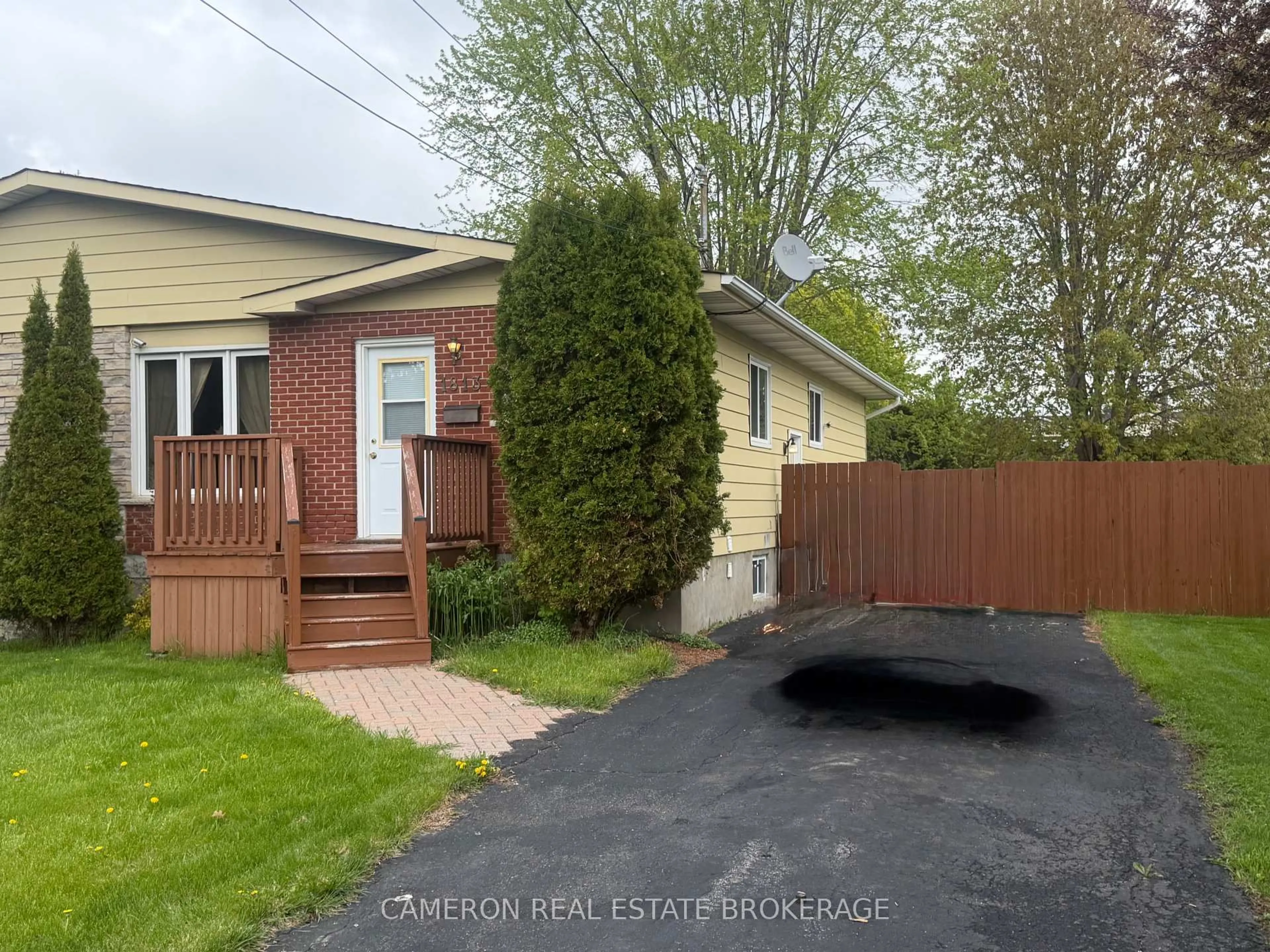 Unknown for 1813 Elgin St, Cornwall Ontario K6J 5C2