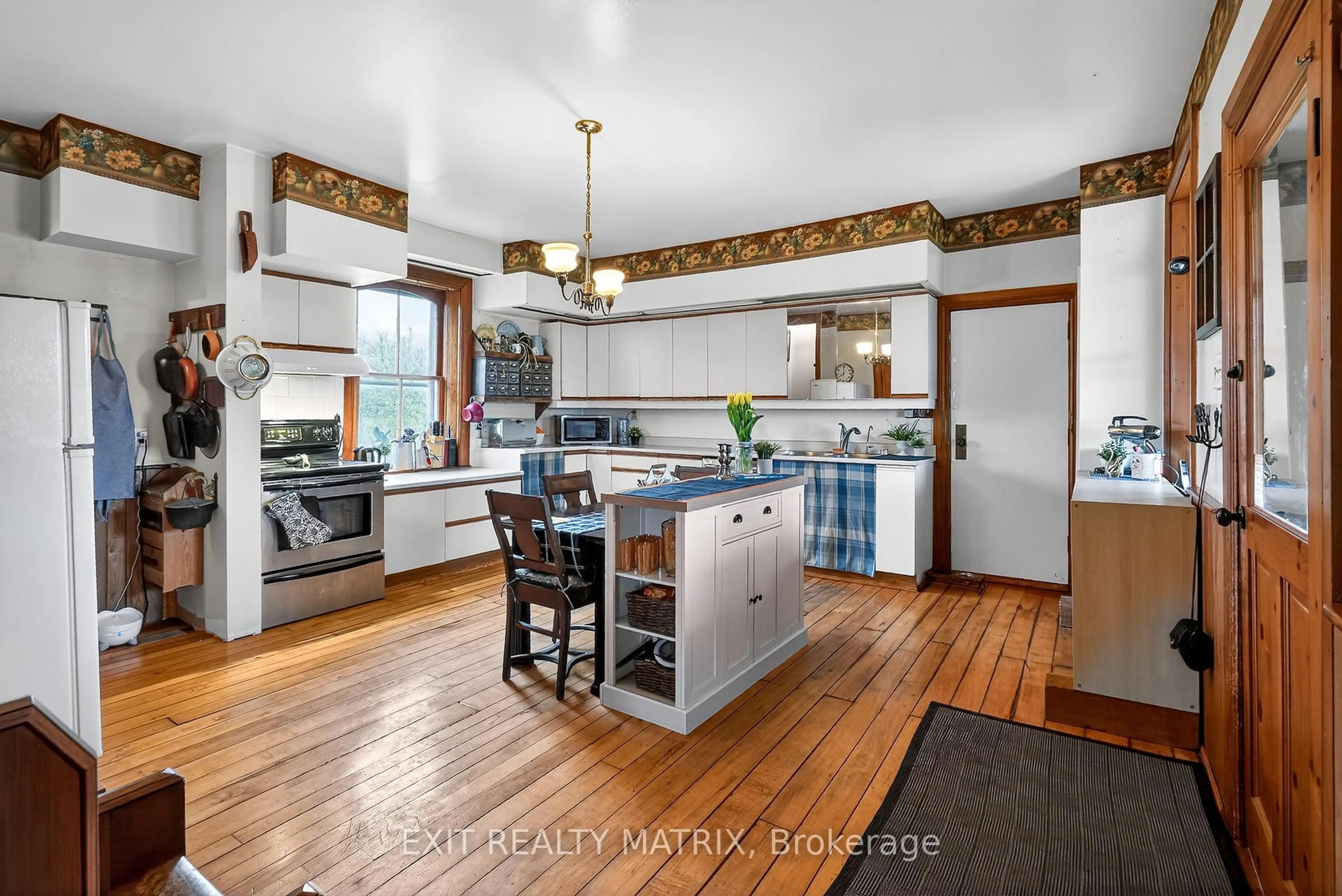 Open concept kitchen, unknown for 7499 Bank St, Metcalfe Ontario K0A 2P0