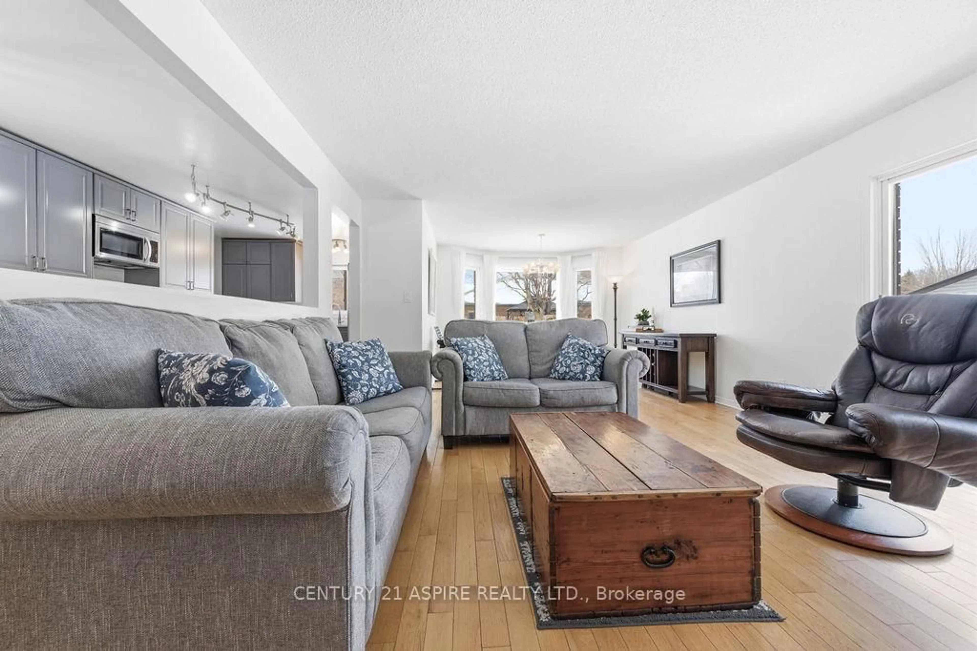 Living room with furniture, unknown for 21 Heritage Dr, Petawawa Ontario K8H 3K9