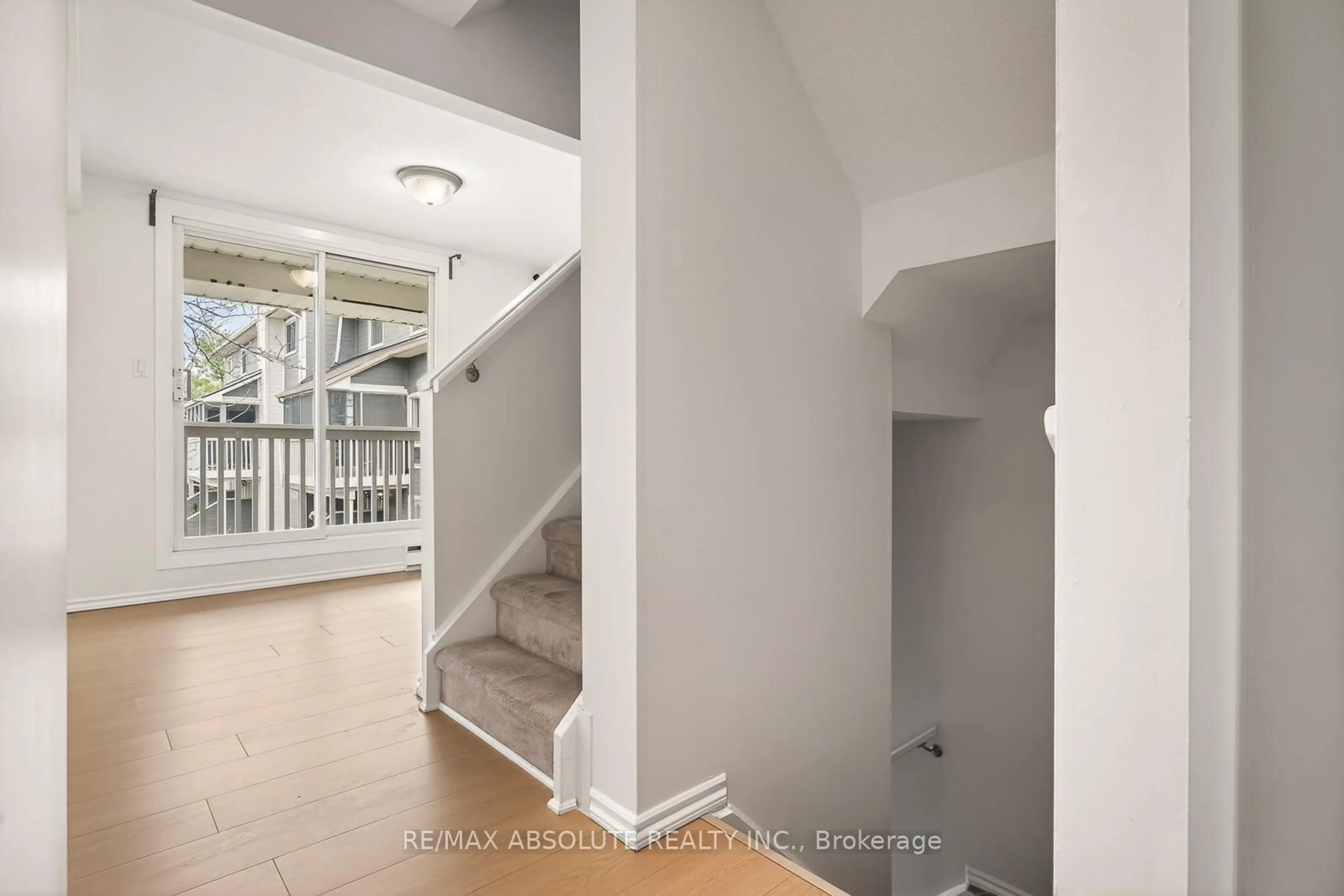 Unknown for 762 St. Andre Dr #5B, Ottawa Ontario K1C 4S7