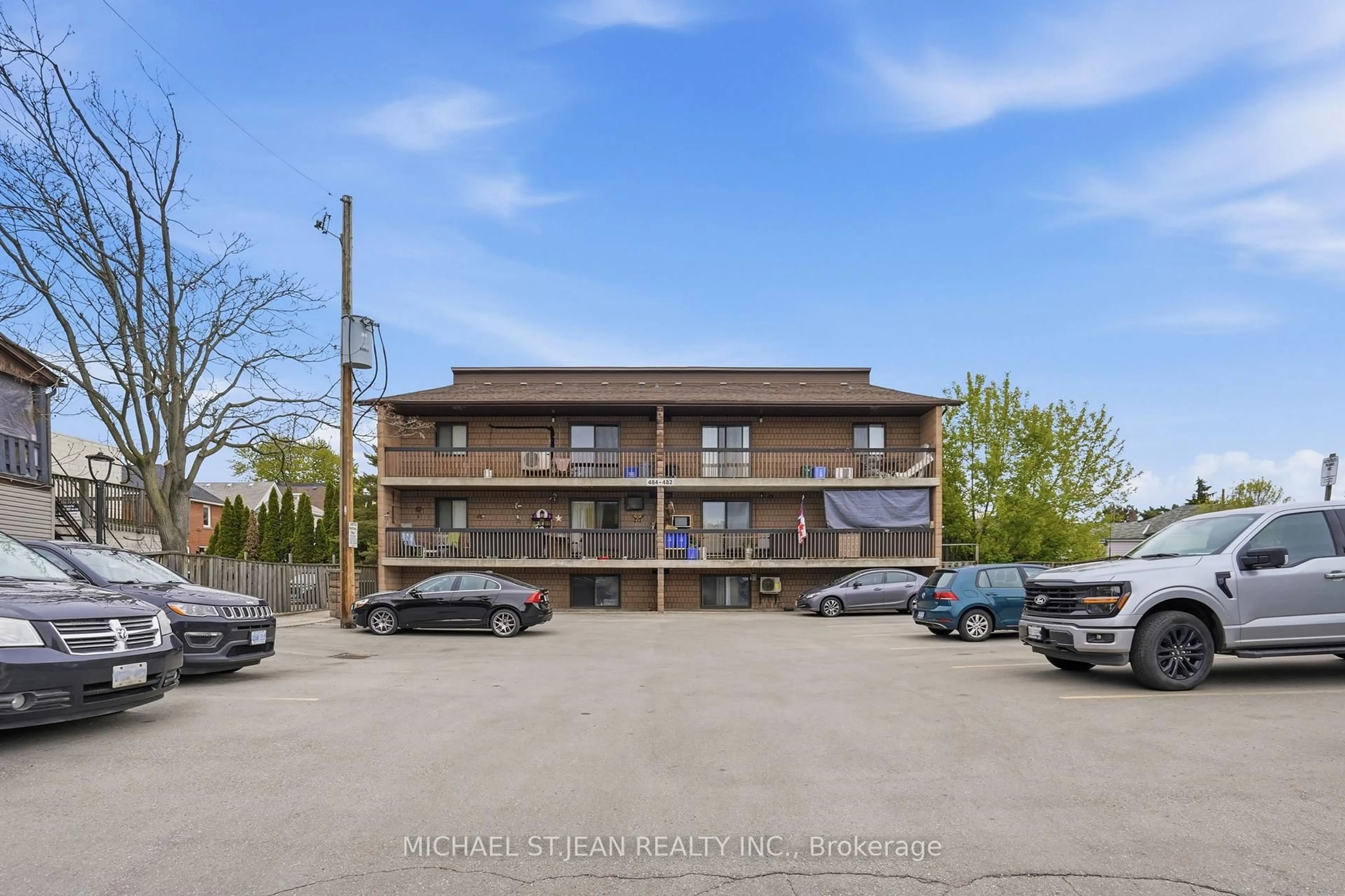 Patio, building for 482 James St #104, Hamilton Ontario L8L 1J1