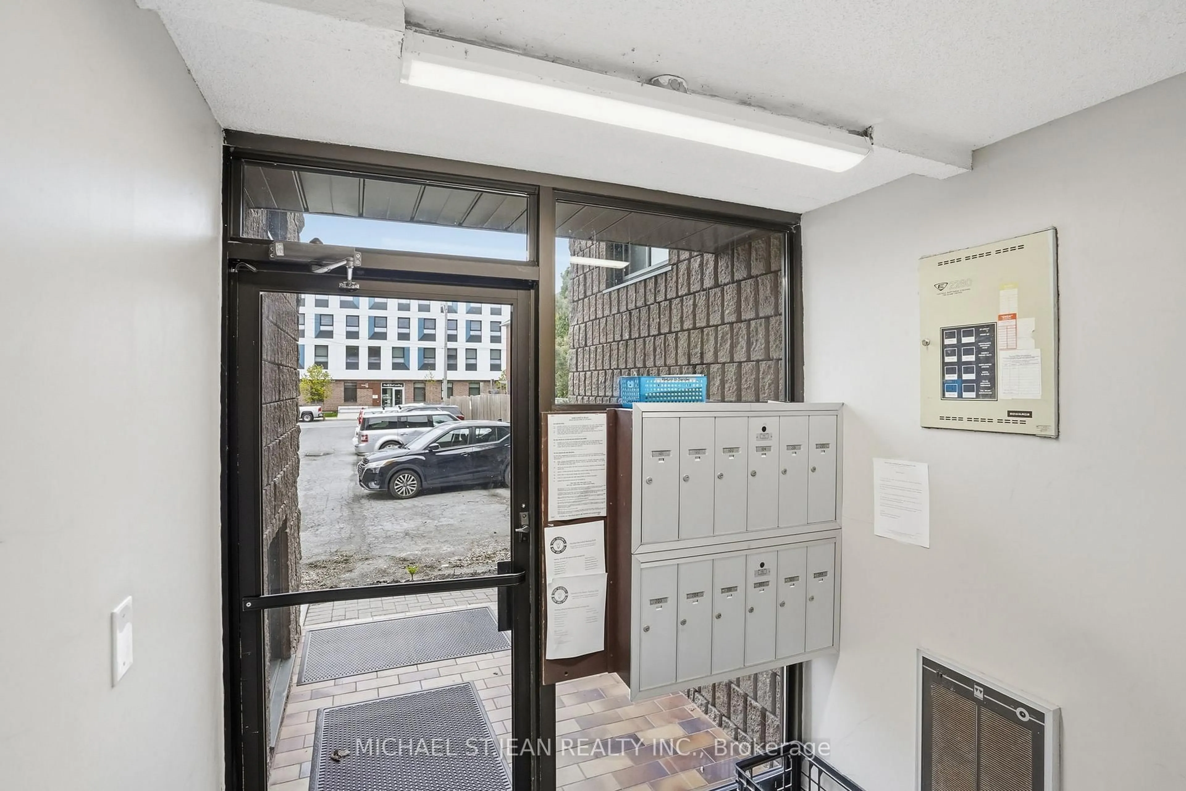 Indoor foyer for 482 James St #104, Hamilton Ontario L8L 1J1