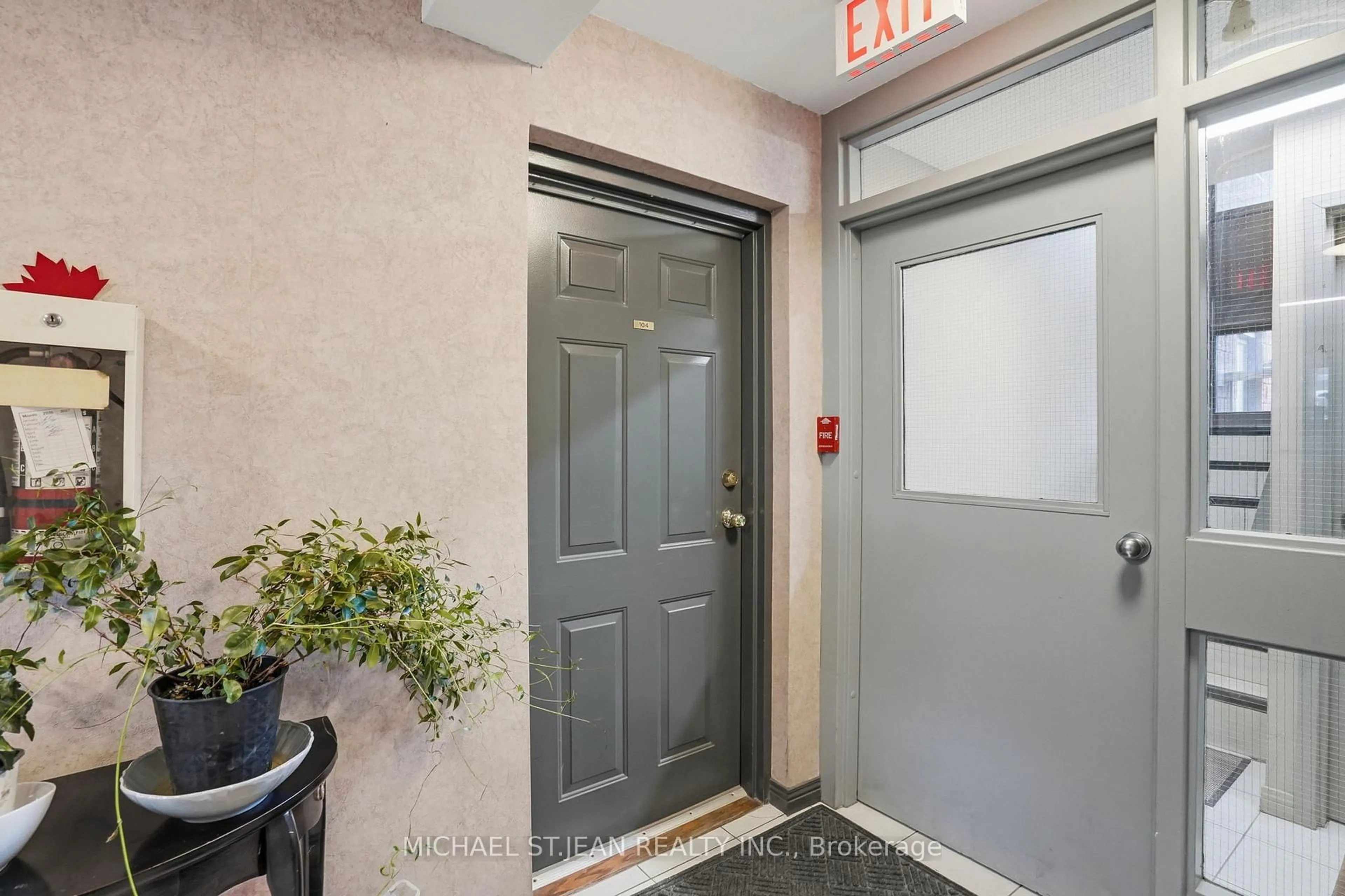 Indoor entryway for 482 James St #104, Hamilton Ontario L8L 1J1