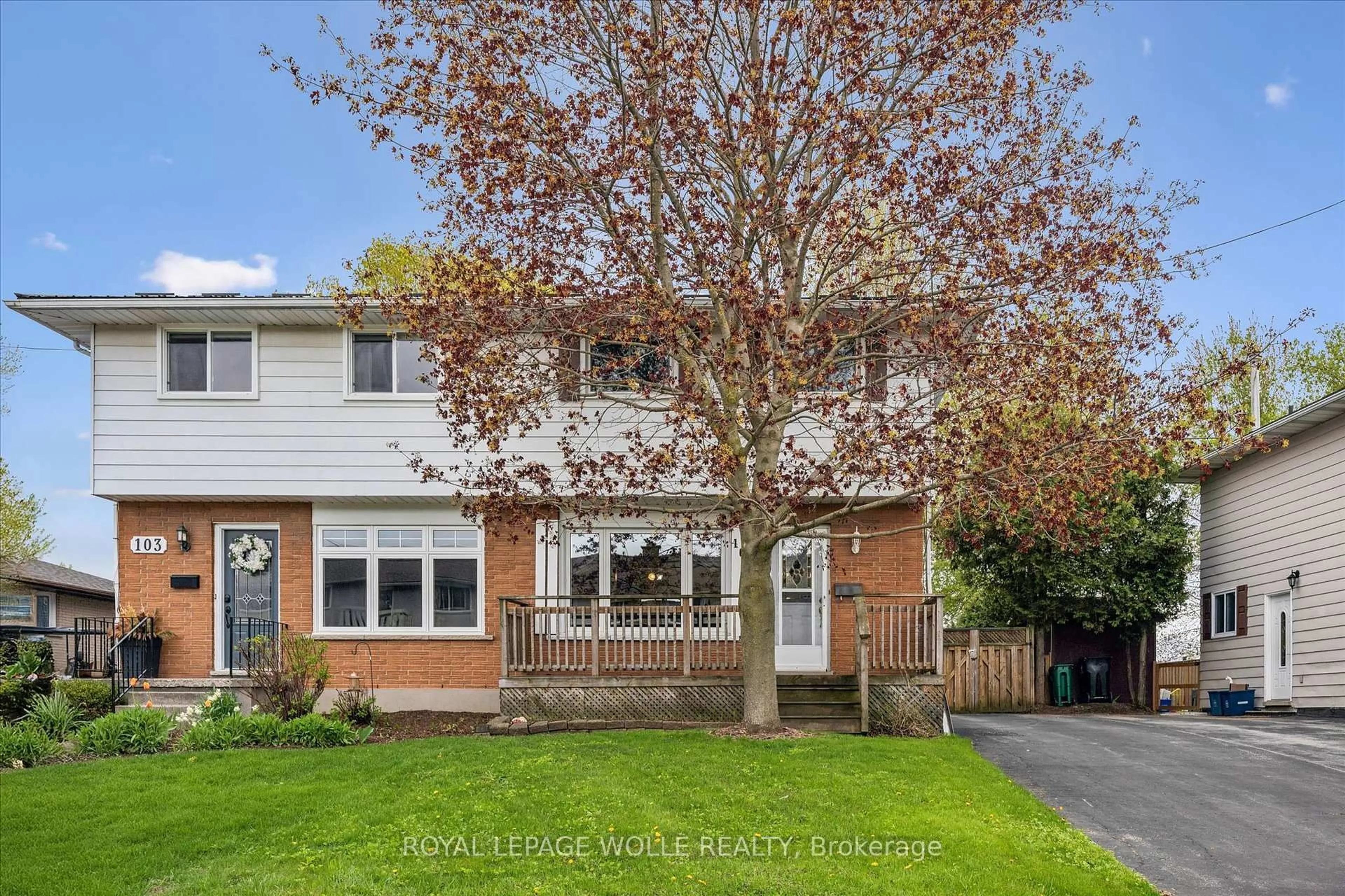 A pic from outside/outdoor area/front of a property/back of a property/a pic from drone, street for 105 Oriole Pkwy, Woolwich Ontario N3B 1C2