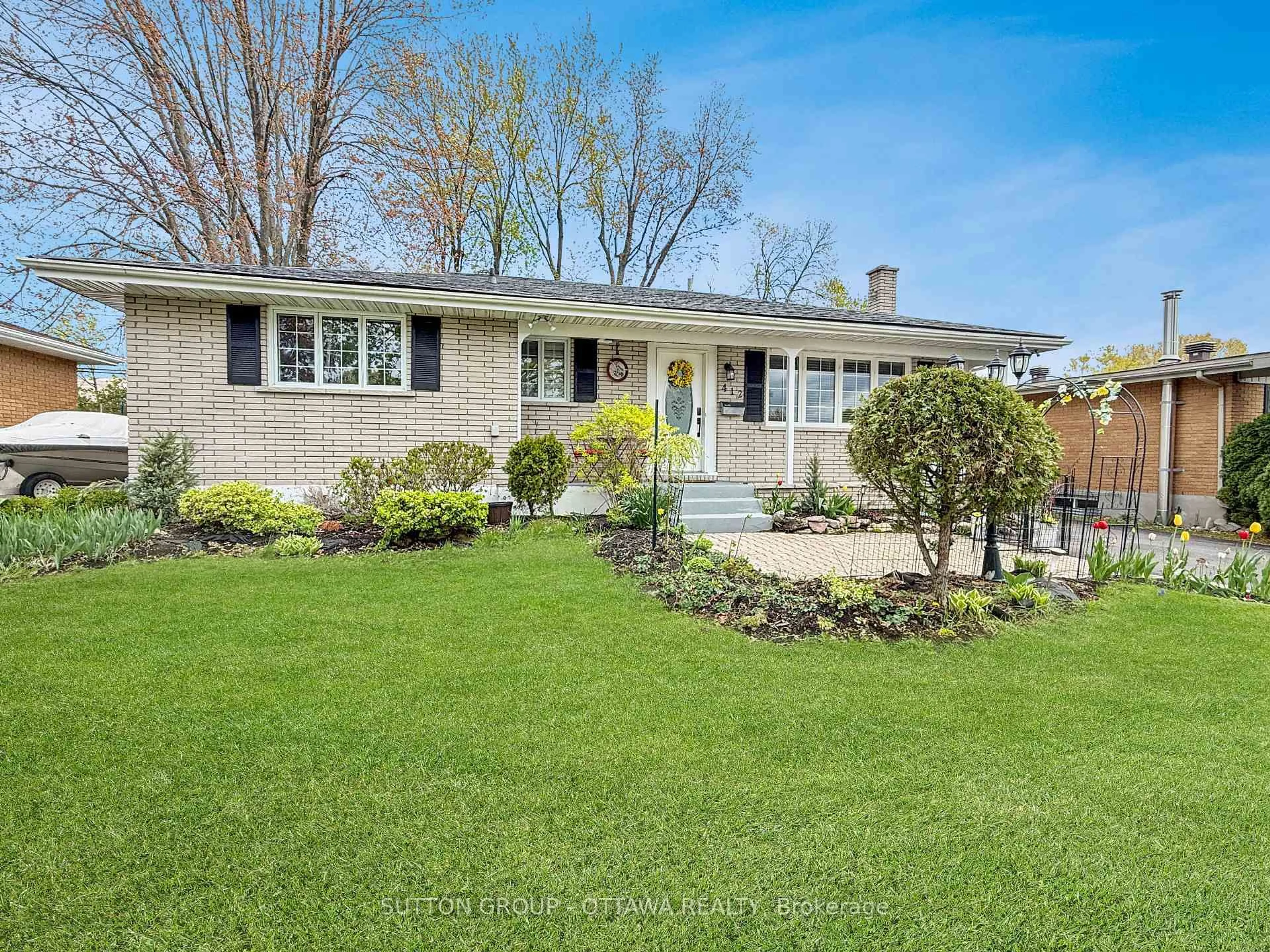 Home with vinyl exterior material, street for 412 Leitch Dr, Cornwall Ontario K6H 5P4
