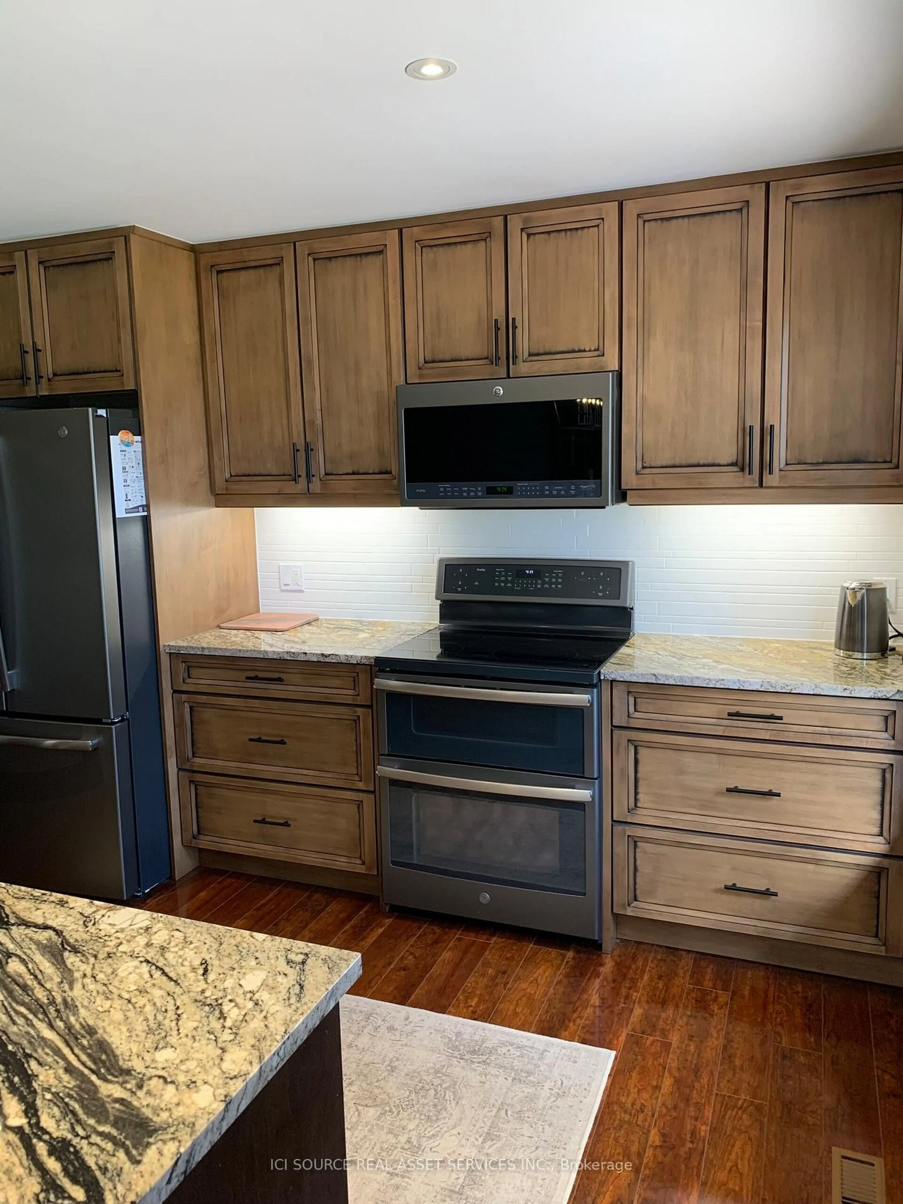 Standard kitchen, unknown for 200 East St #211, Kawartha Lakes Ontario K0M 1A0