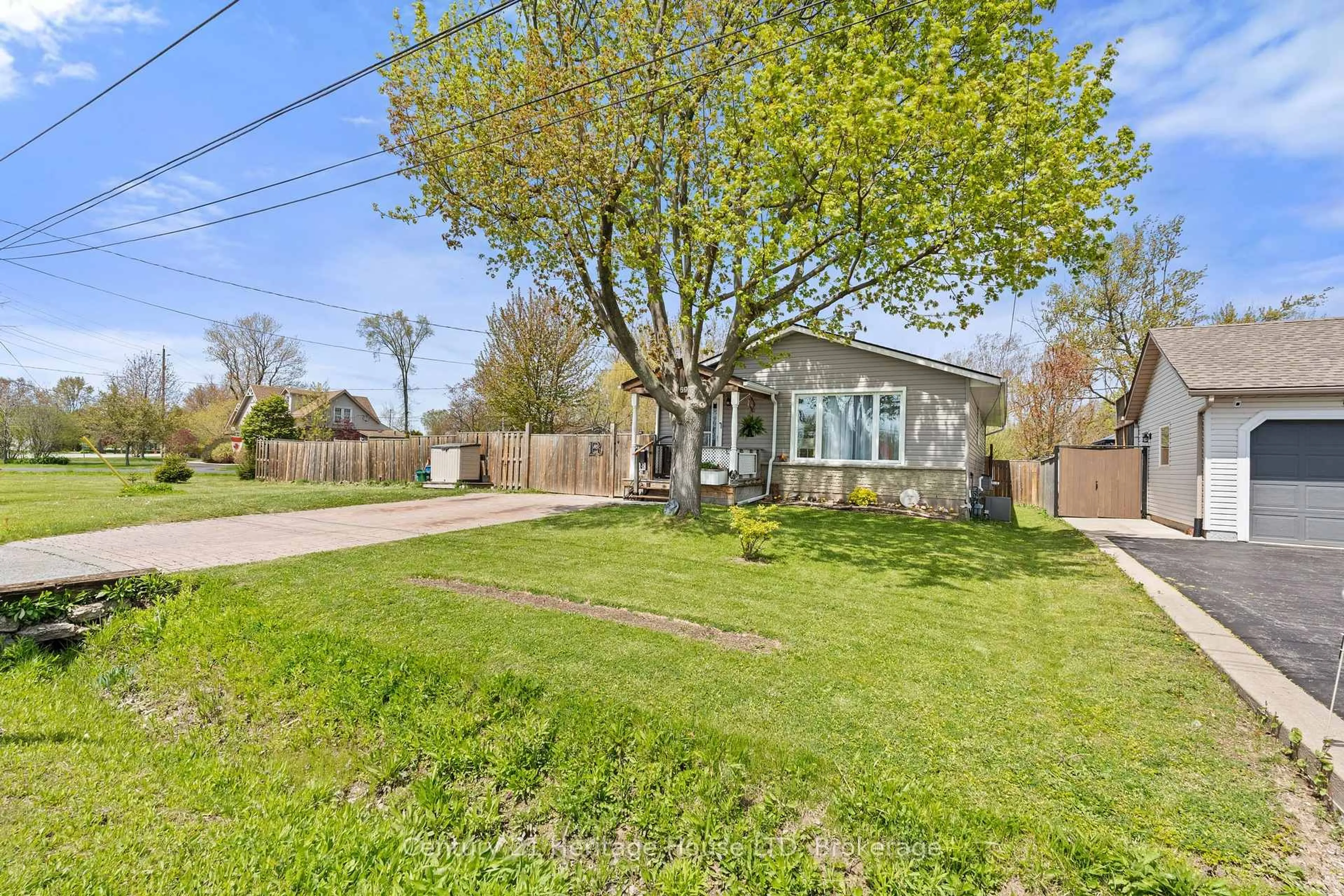 A pic from outside/outdoor area/front of a property/back of a property/a pic from drone, street for 369 Washington Rd, Fort Erie Ontario L2A 4K5
