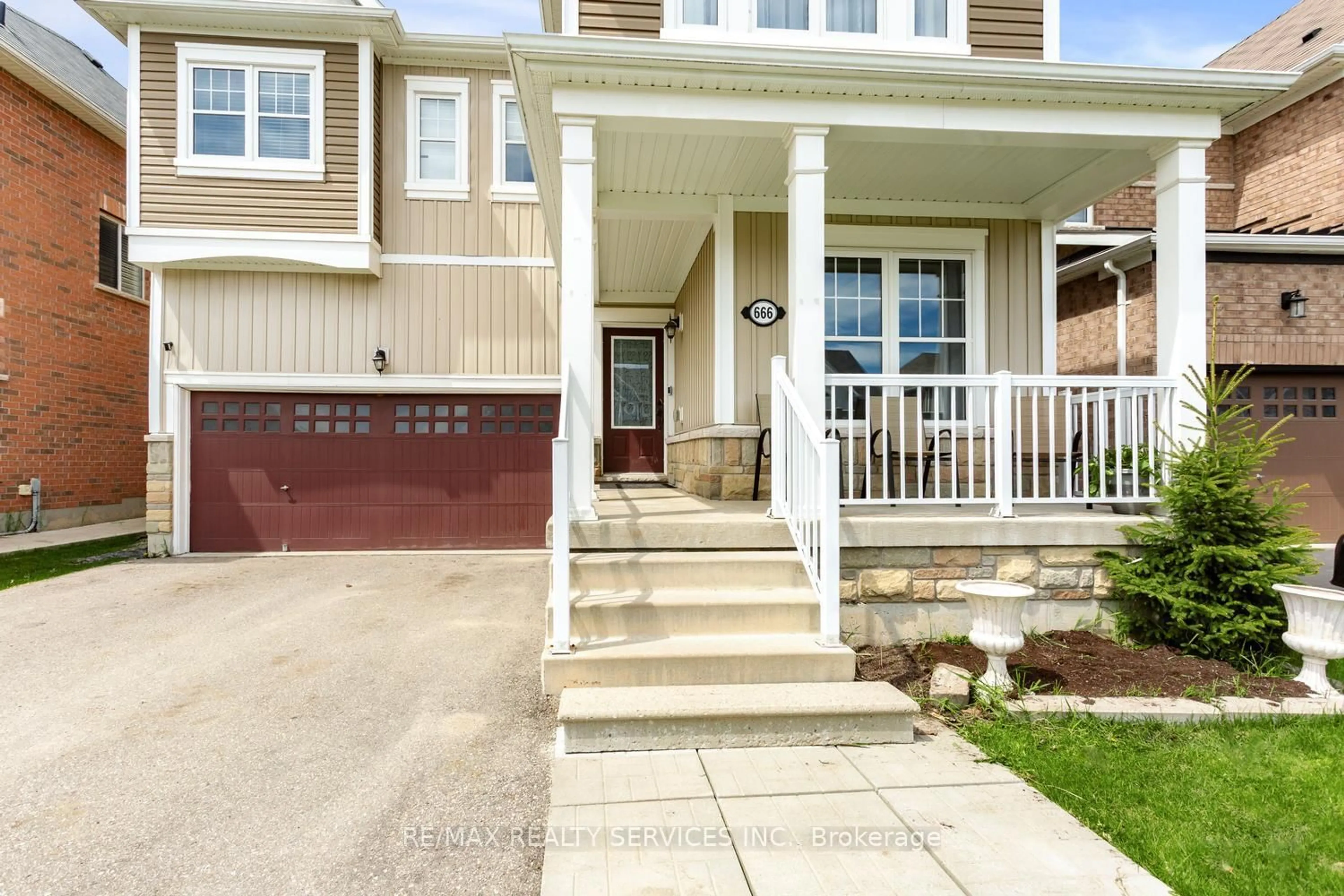 Home with vinyl exterior material, street for 666 Hammond St, Melancthon Ontario L9V 3S2