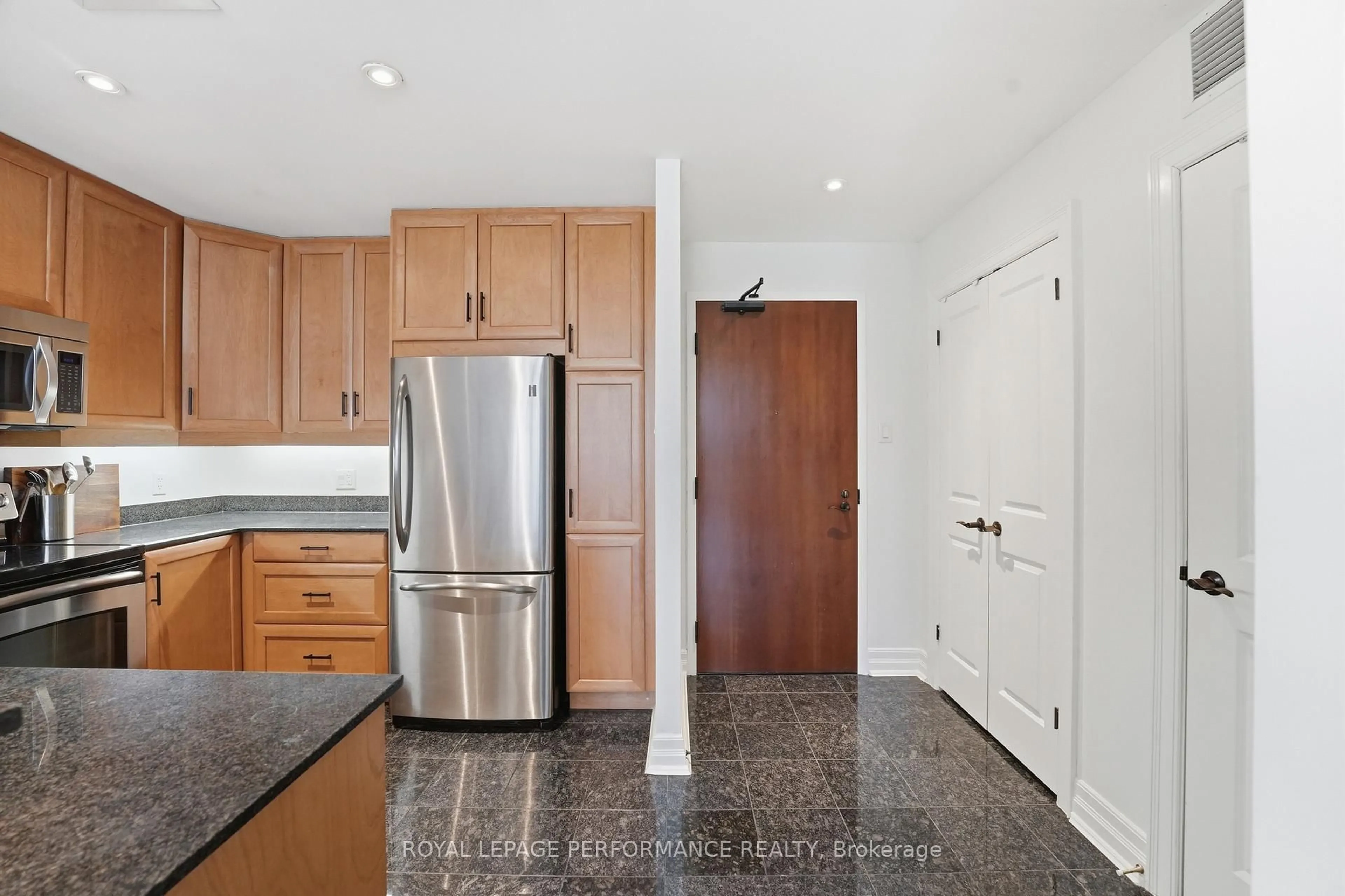 Standard kitchen, unknown for 320 McLeod St #312, Ottawa Ontario K2P 1A3