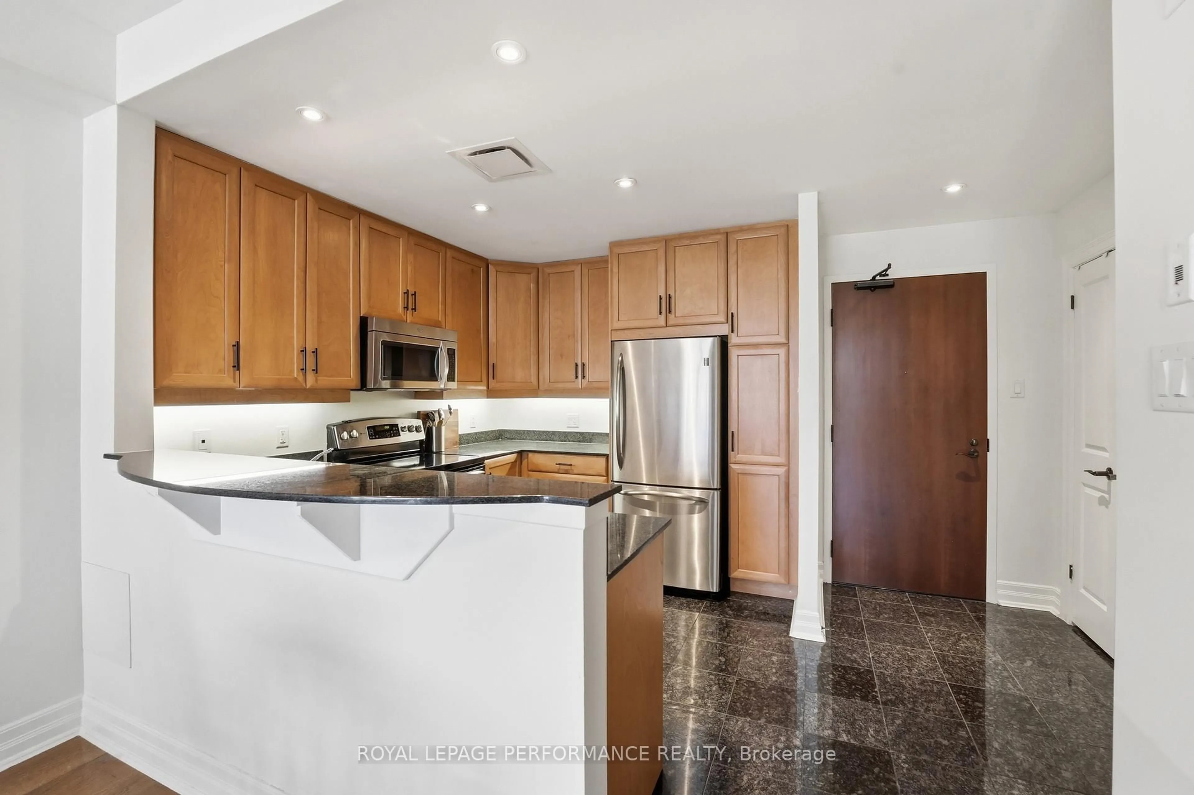 Unknown for 320 McLeod St #312, Ottawa Ontario K2P 1A3