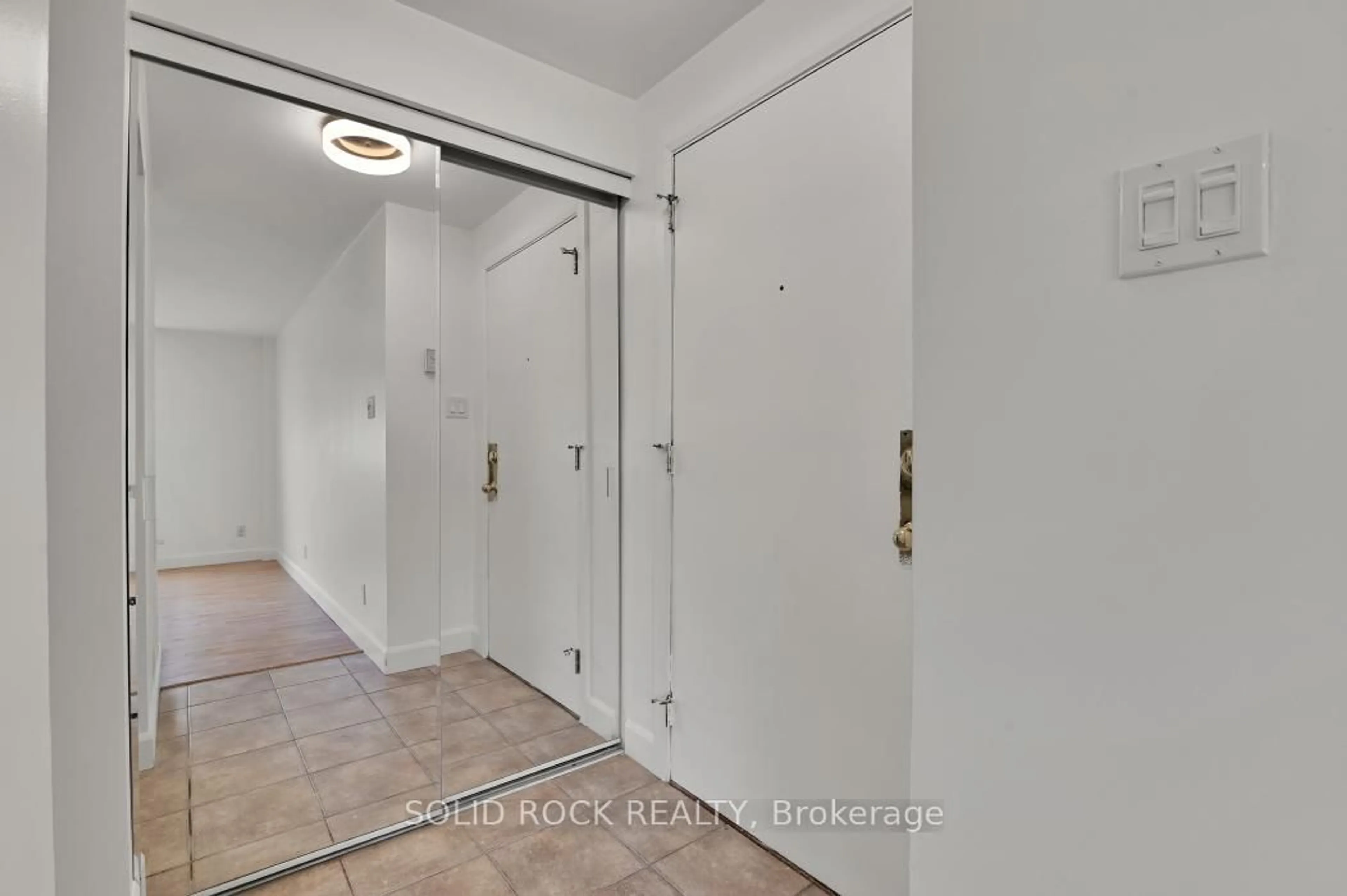 Indoor entryway for 896 Elmsmere Dr #7, Ottawa Ontario K1J 7T6