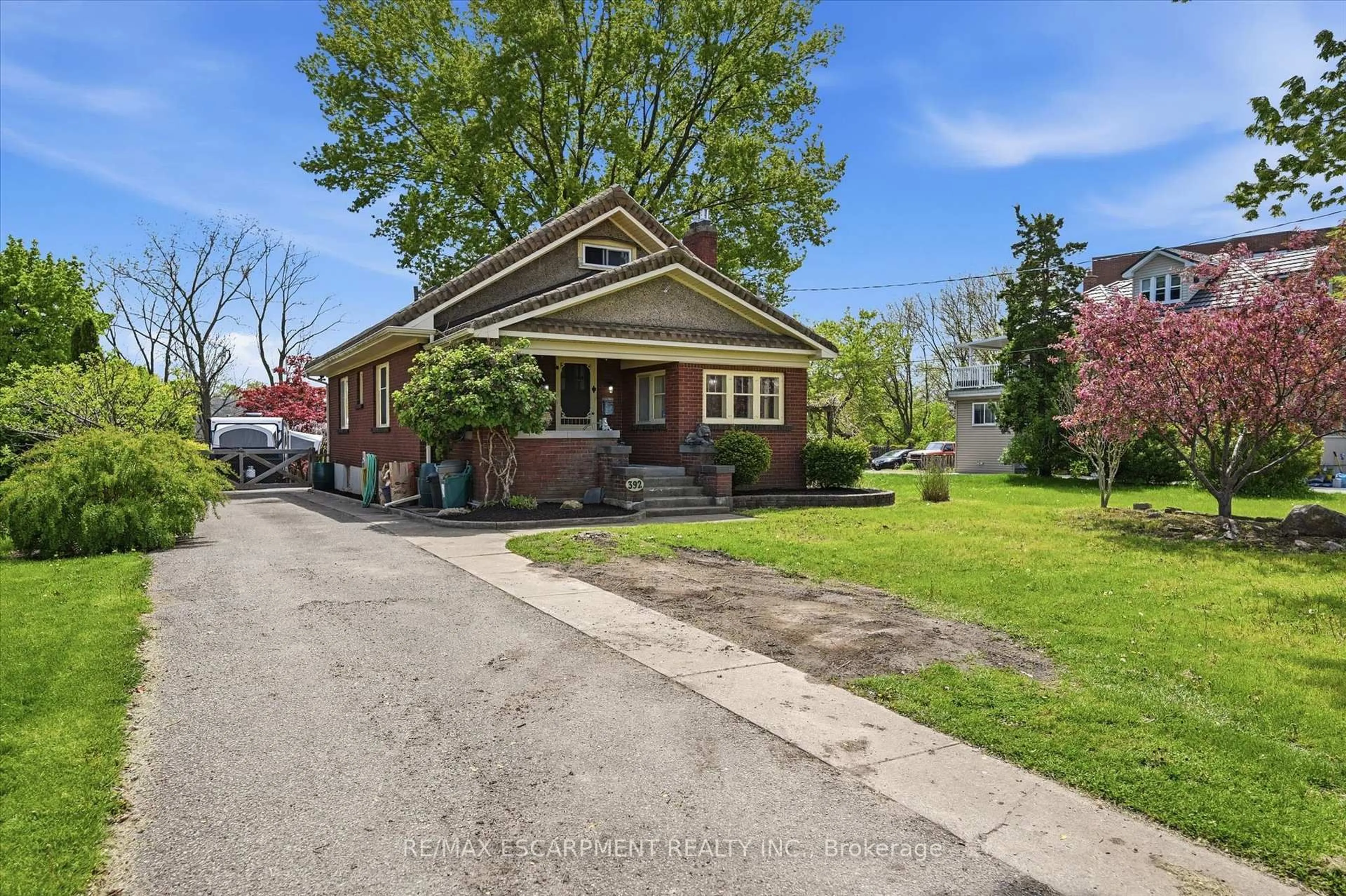 Unknown for 392 Queenston St, St. Catharines Ontario L2P 2X9