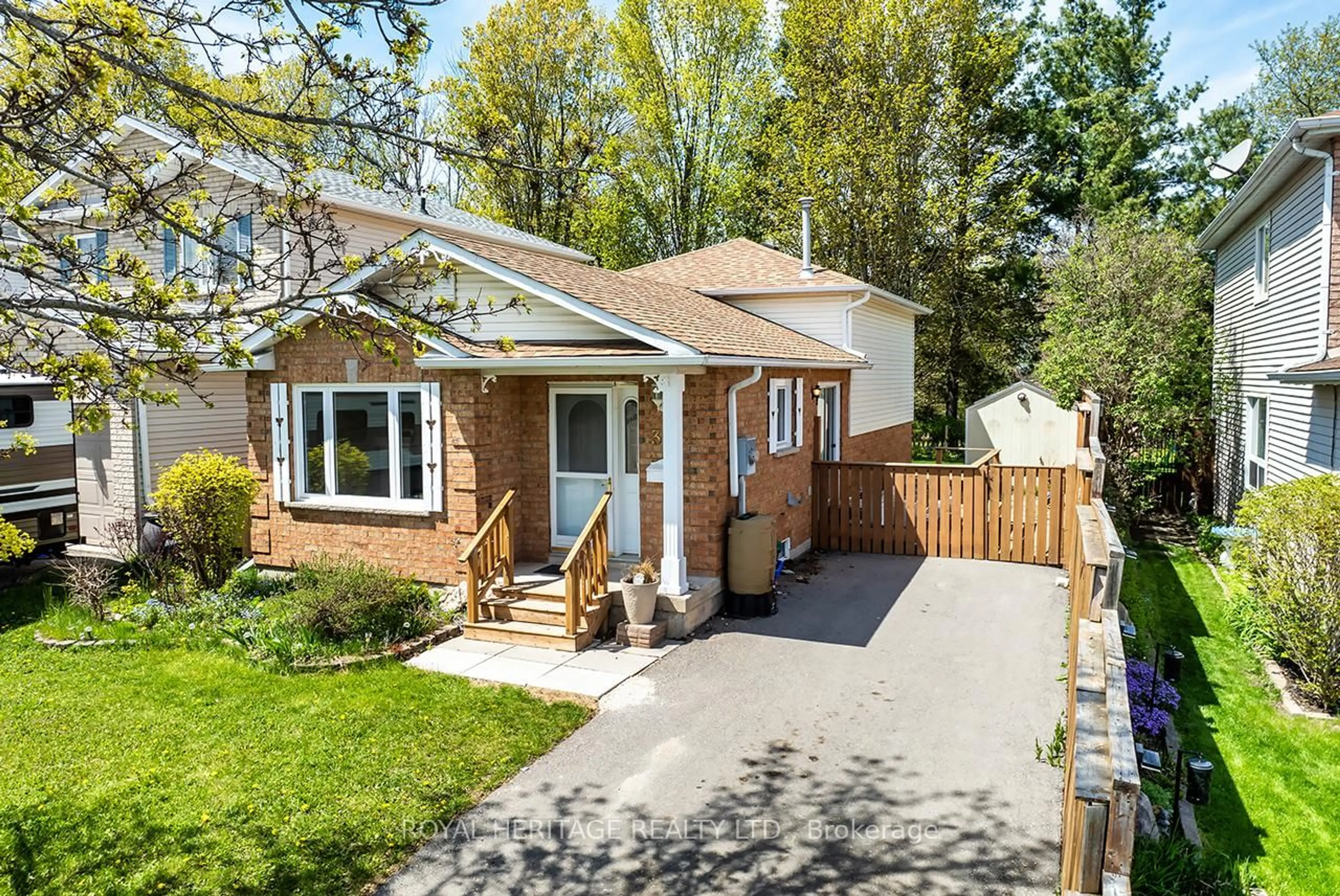 Home with brick exterior material, street for 34 Nina Crt, Cavan Monaghan Ontario L0A 1G0