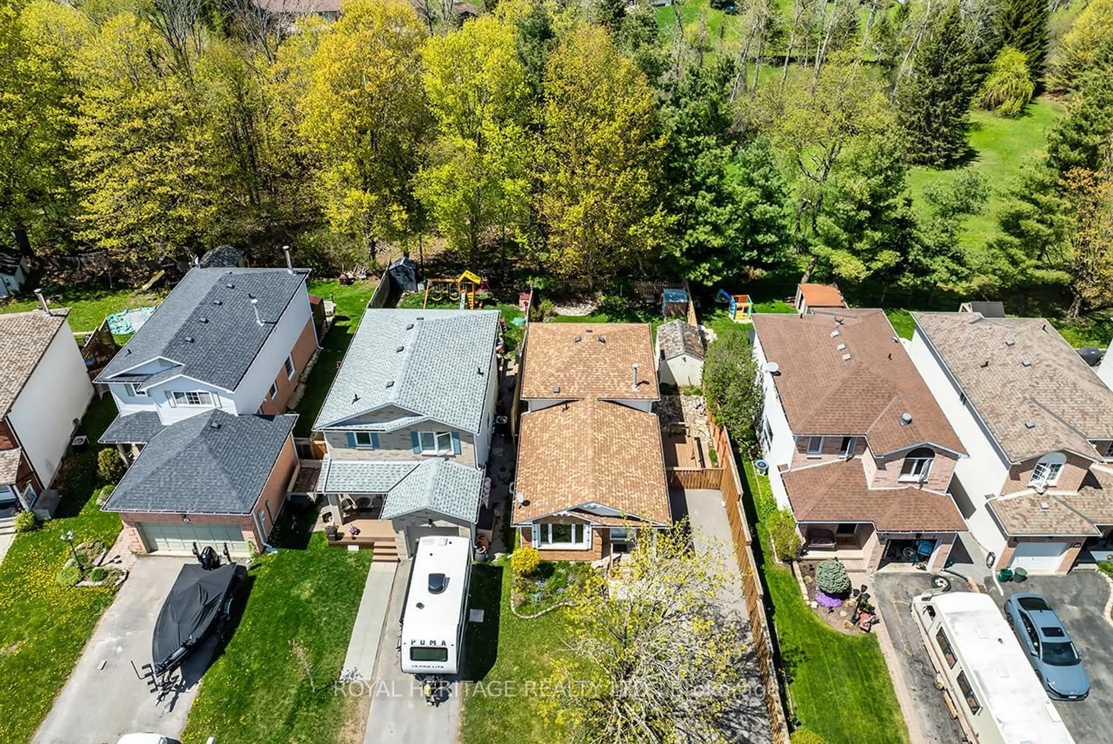 A pic from outside/outdoor area/front of a property/back of a property/a pic from drone, street for 34 Nina Crt, Cavan Monaghan Ontario L0A 1G0