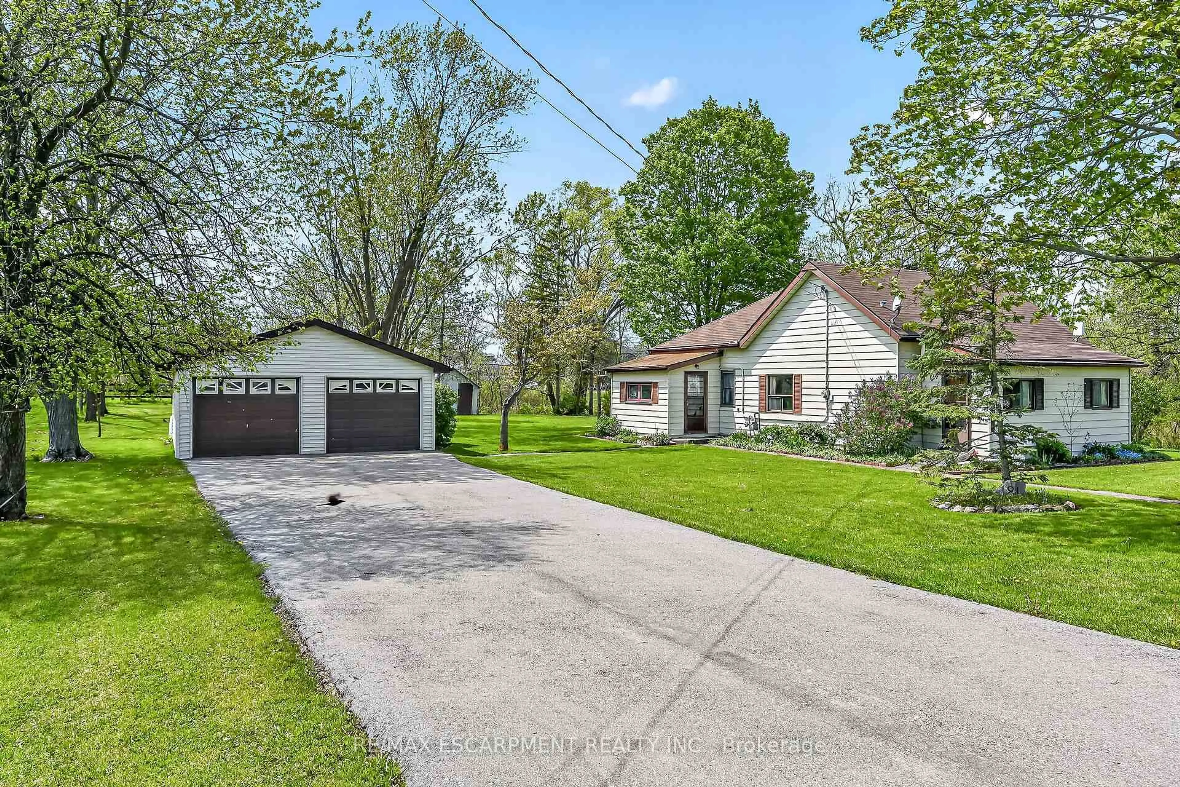 A pic from outside/outdoor area/front of a property/back of a property/a pic from drone, street for 81 Fishcarrier St, Haldimand Ontario N0A 1E0